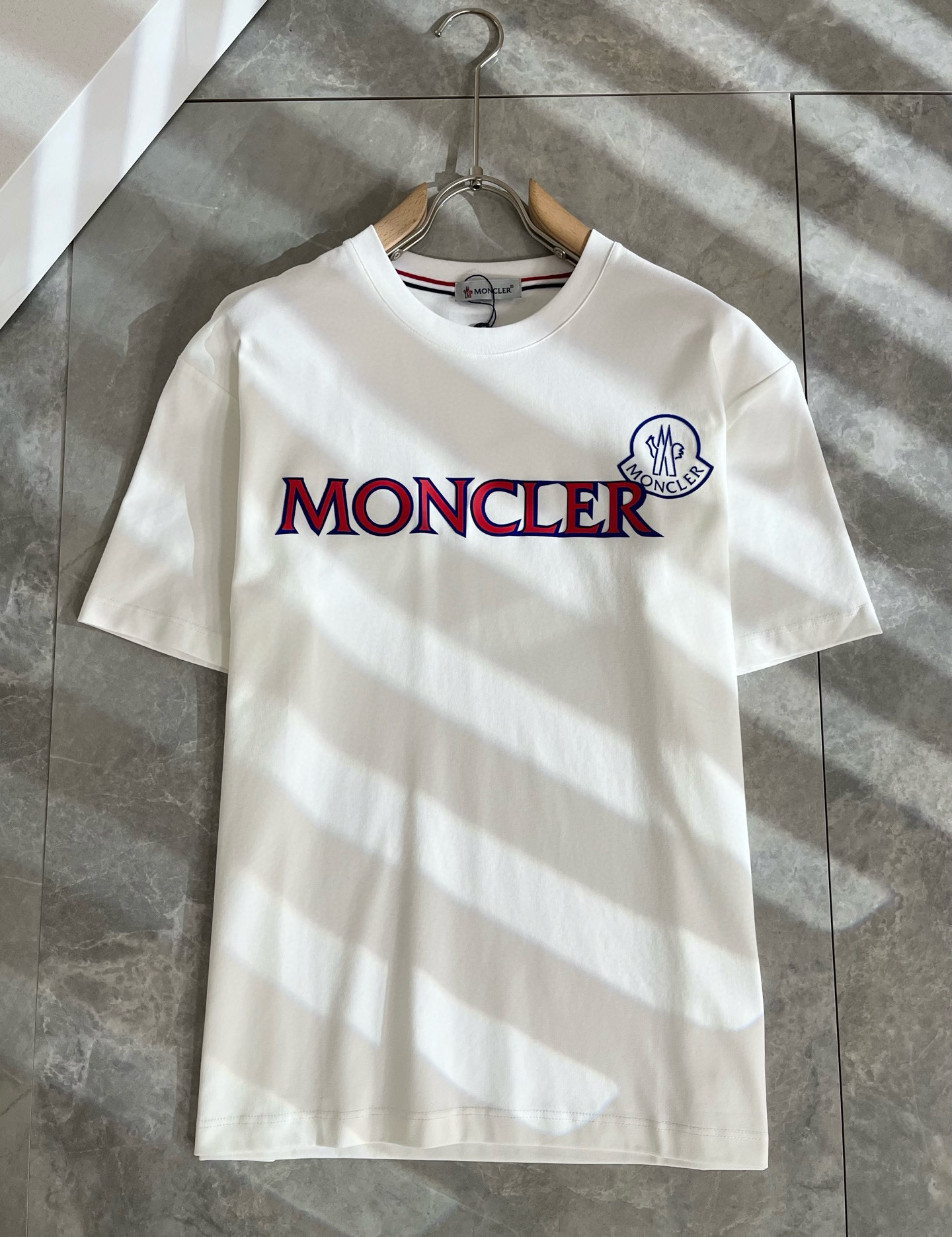   Moncler蒙家 2025春夏最新男女同款👫贸易订单短袖T恤，全品相！！网红款！采用logo图案压