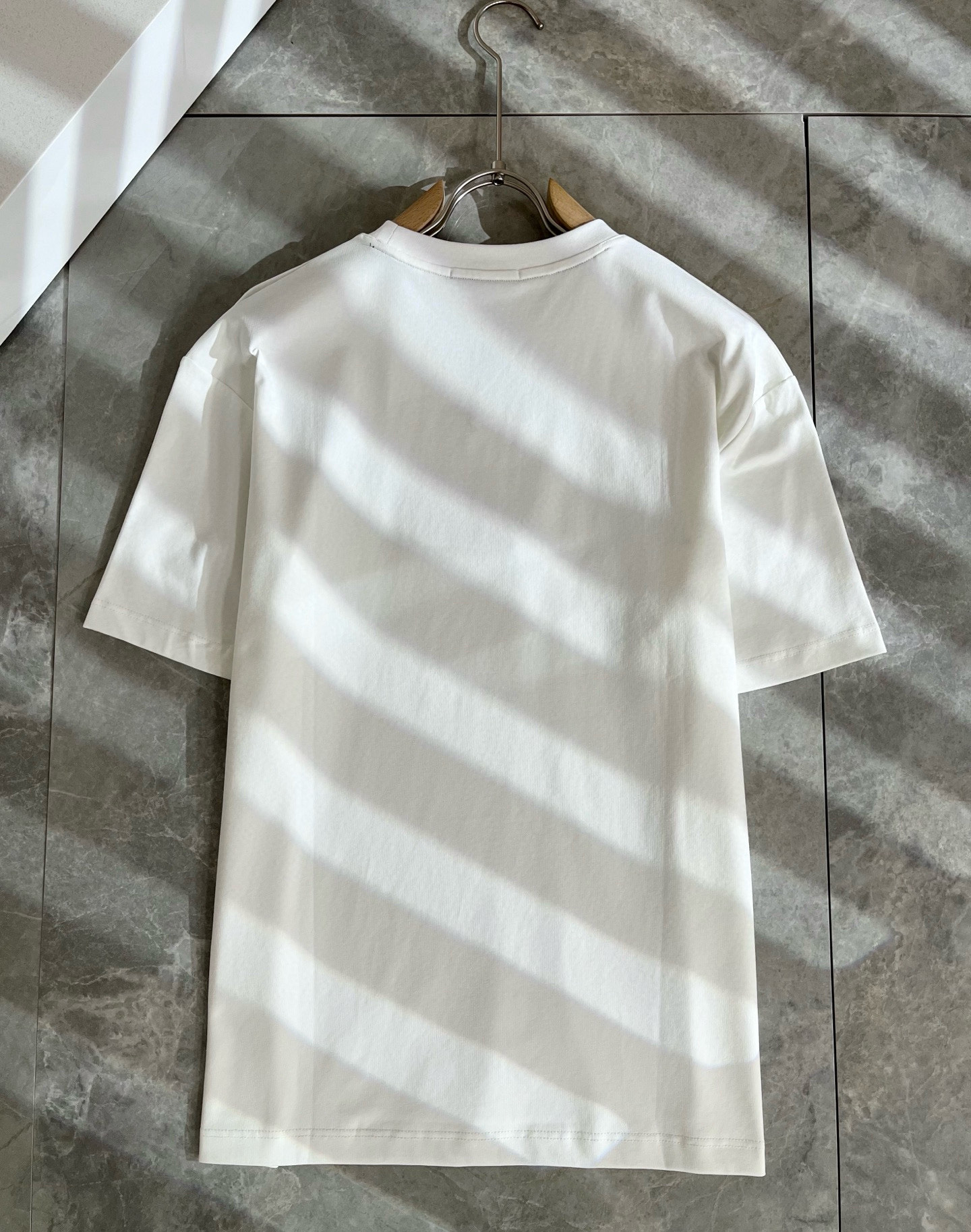   Moncler蒙家 2025春夏最新男女同款👫贸易订单短袖T恤，全品相！！网红款！采用logo图案压