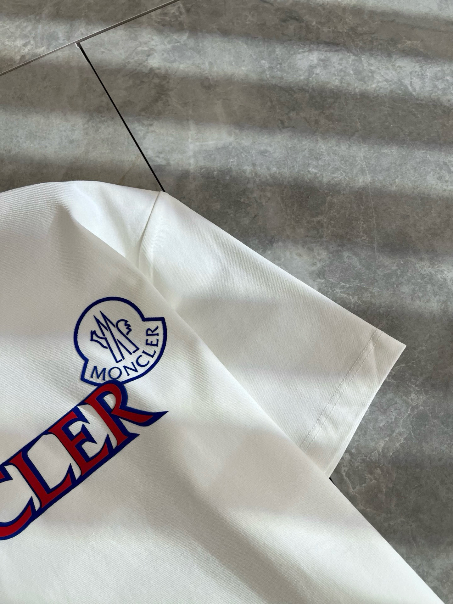   Moncler蒙家 2025春夏最新男女同款👫贸易订单短袖T恤，全品相！！网红款！采用logo图案压