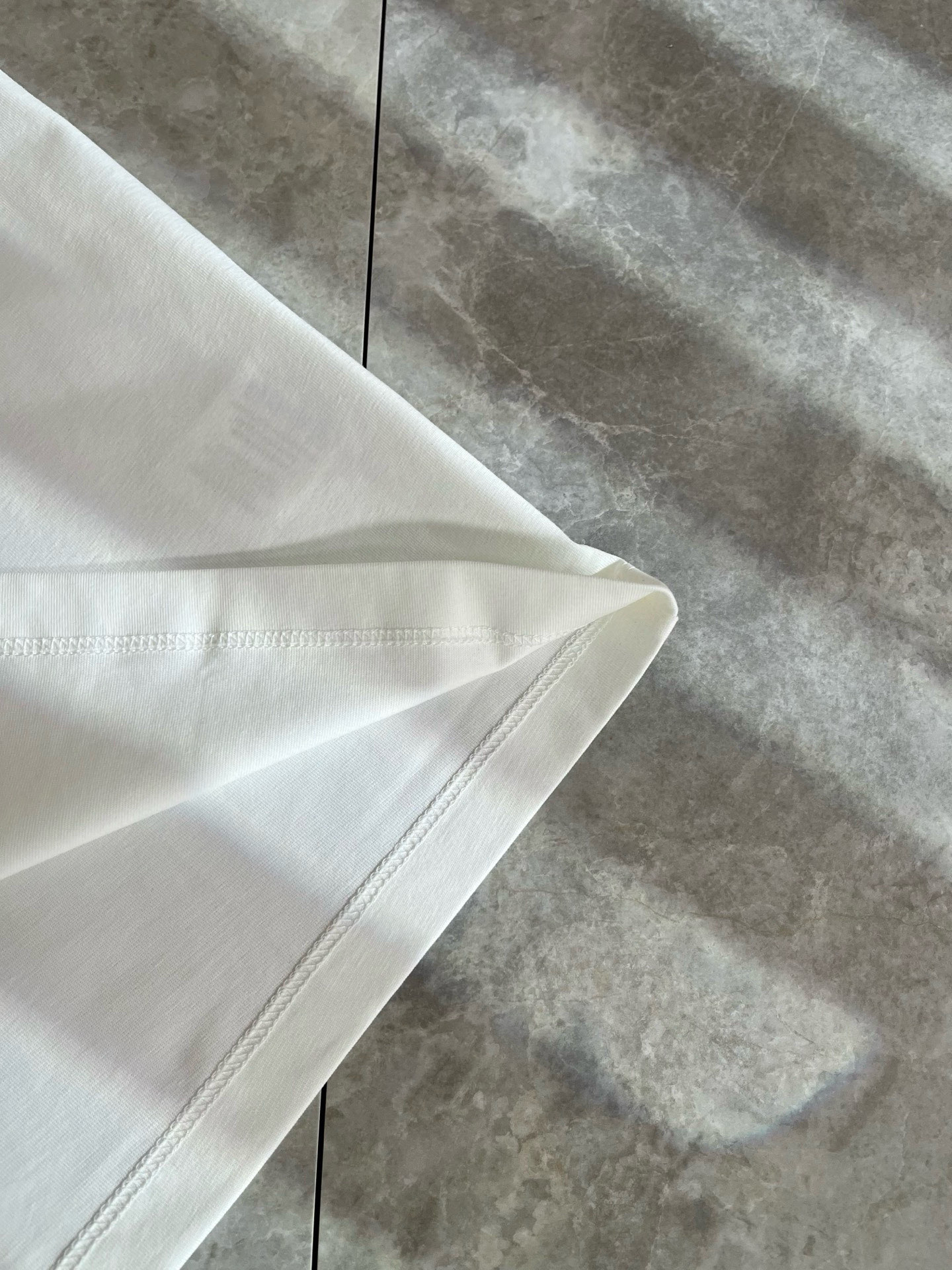   Moncler蒙家 2025春夏最新男女同款👫贸易订单短袖T恤，全品相！！网红款！采用logo图案压