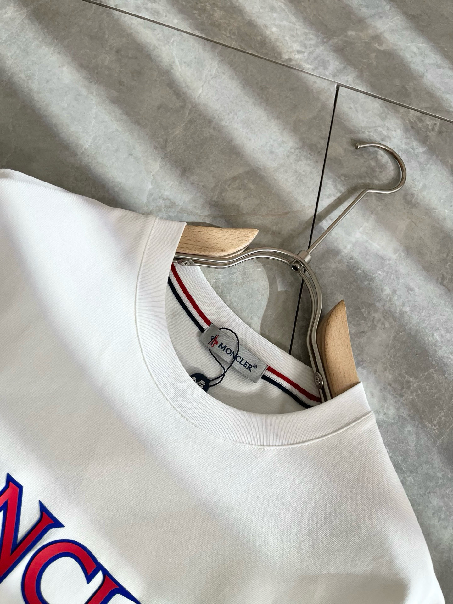   Moncler蒙家 2025春夏最新男女同款👫贸易订单短袖T恤，全品相！！网红款！采用logo图案压