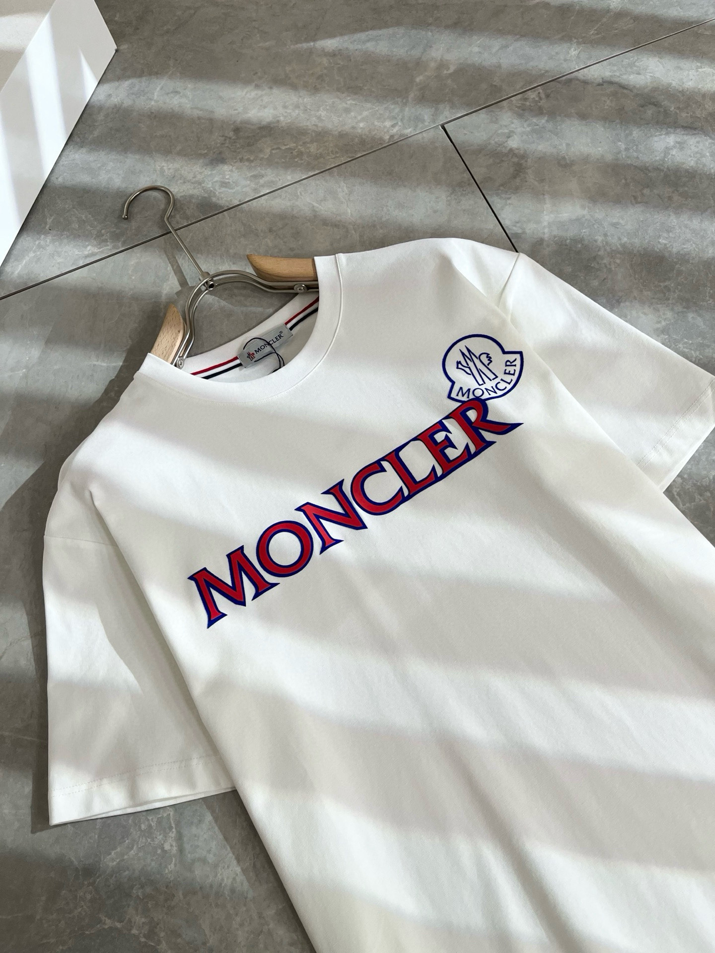   Moncler蒙家 2025春夏最新男女同款👫贸易订单短袖T恤，全品相！！网红款！采用logo图案压