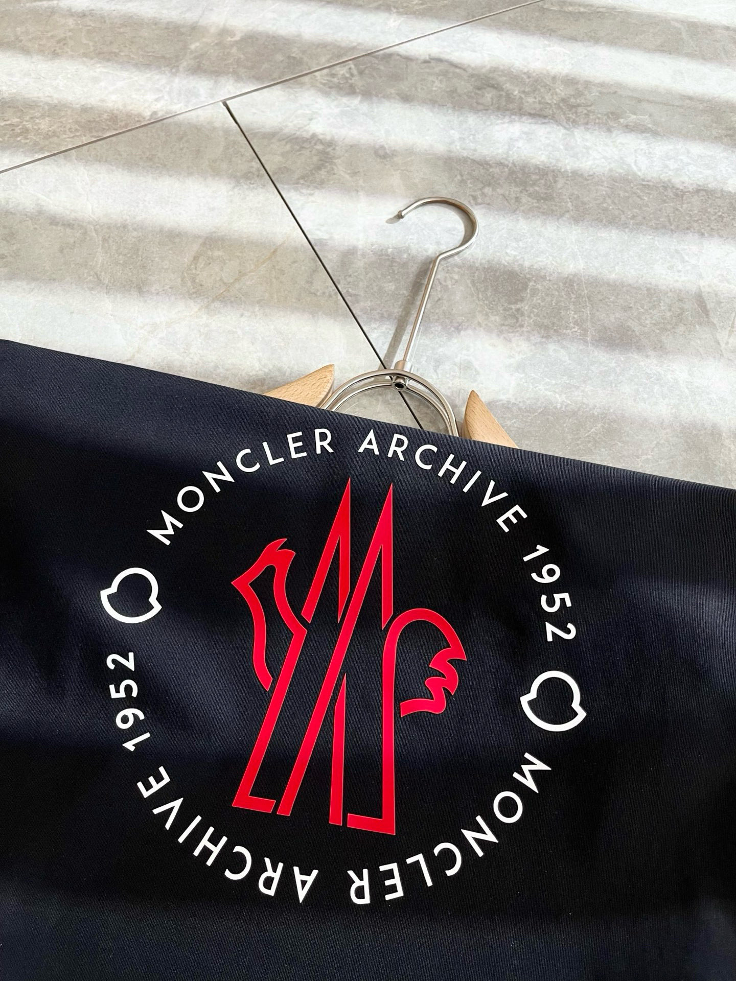   Moncler蒙家 2025春夏最新男女同款👫贸易订单短袖T恤，全品相！！网红款！采用logo图案压