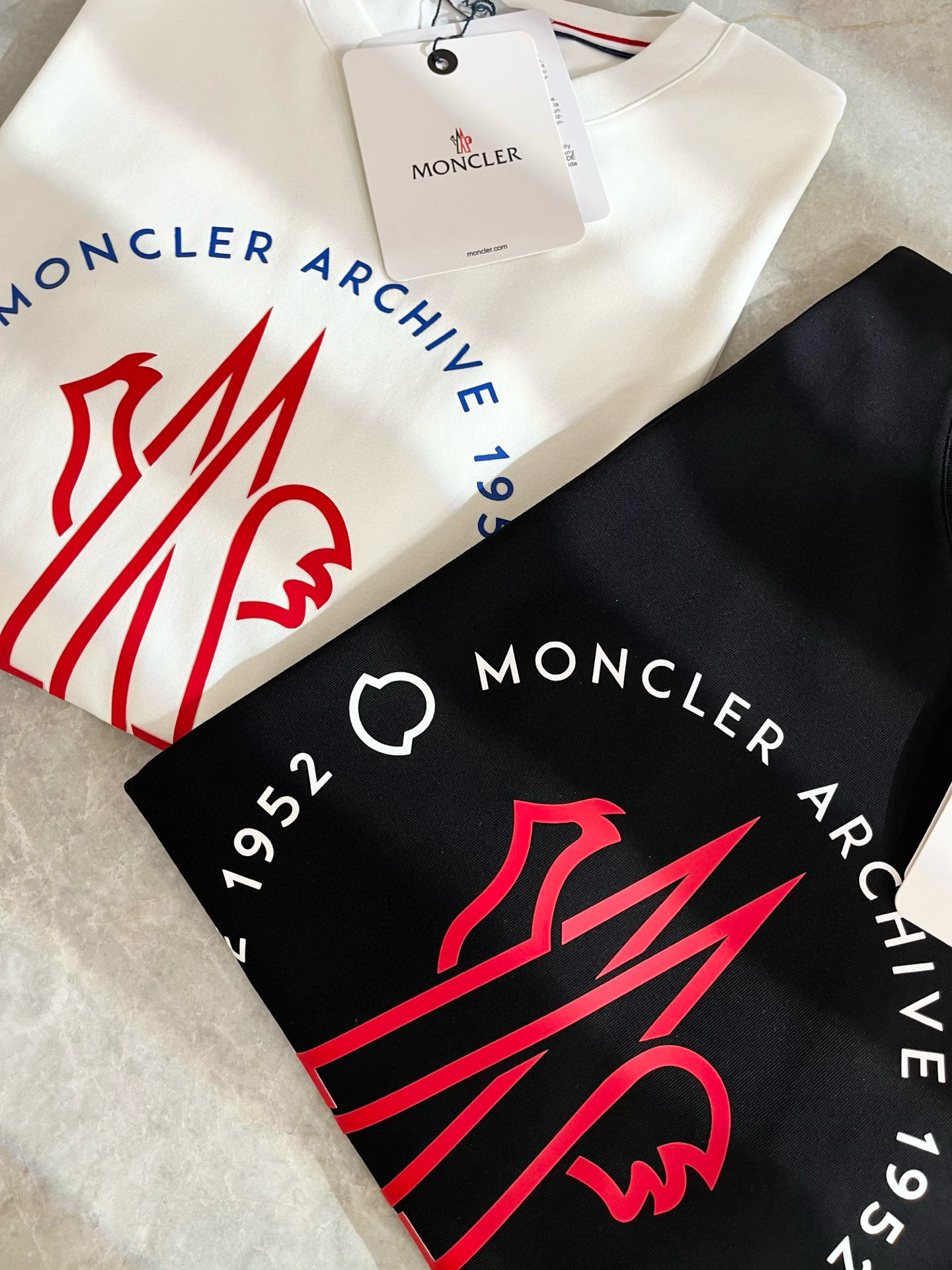   Moncler蒙家 2025春夏最新男女同款👫贸易订单短袖T恤，全品相！！网红款！采用logo图案压