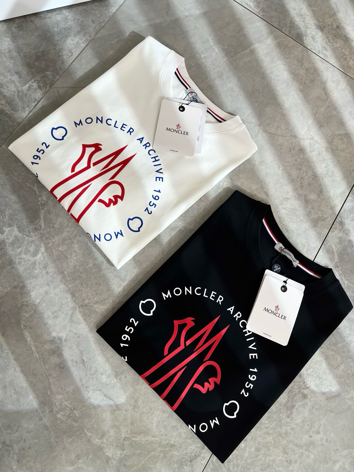   Moncler蒙家 2025春夏最新男女同款👫贸易订单短袖T恤，全品相！！网红款！采用logo图案压