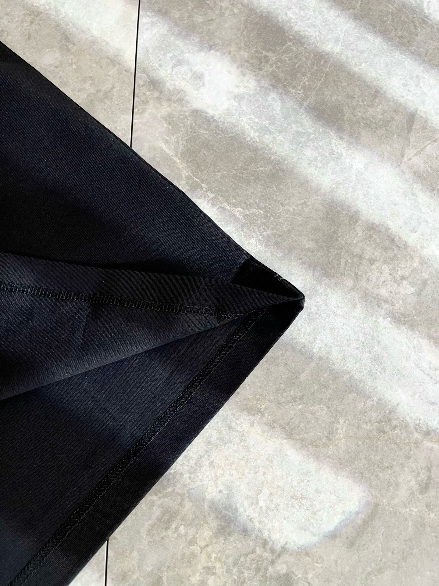   Moncler蒙家 2025春夏最新男女同款👫贸易订单短袖T恤，全品相！！网红款！采用logo图案压