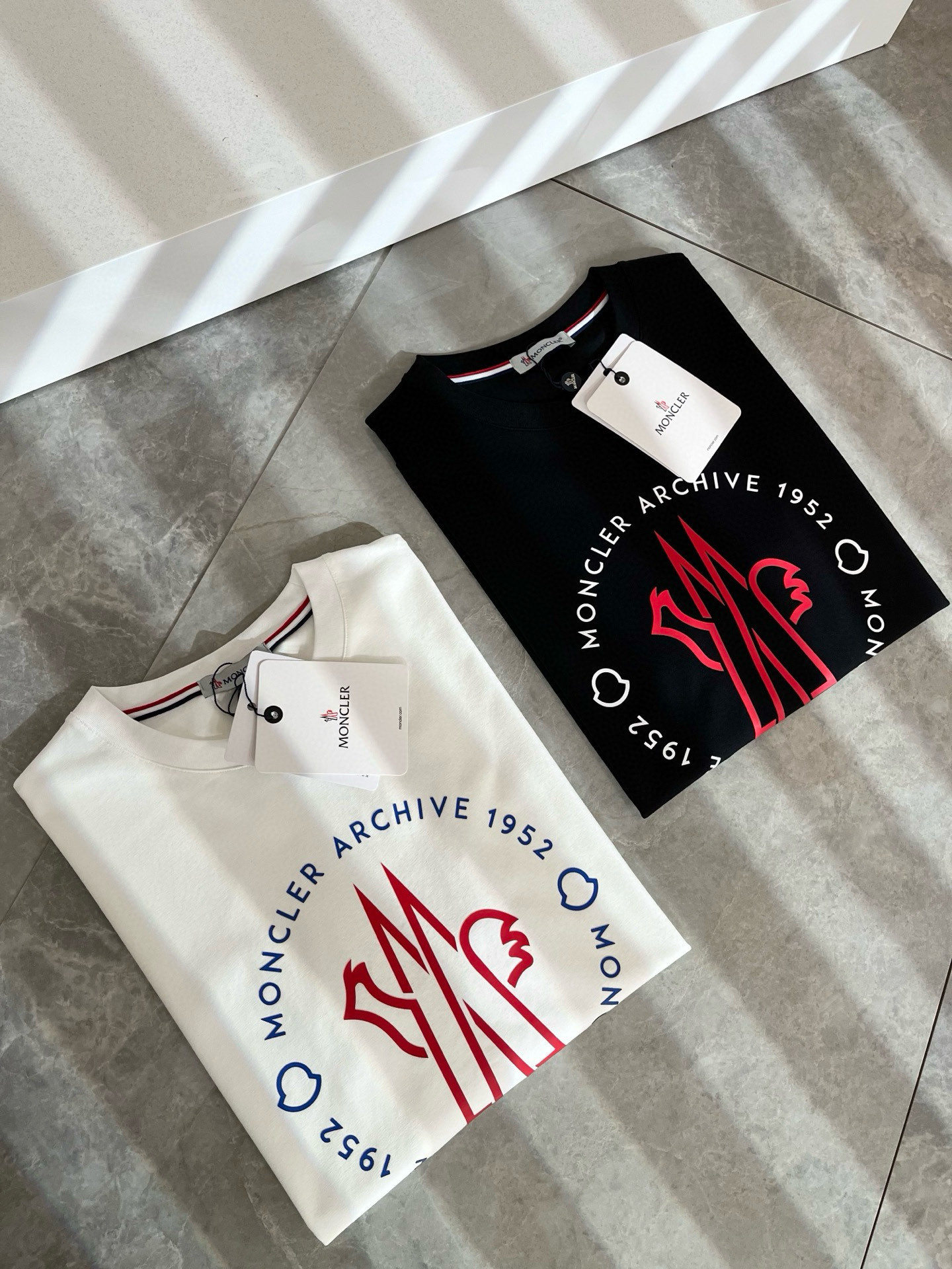   Moncler蒙家 2025春夏最新男女同款👫贸易订单短袖T恤，全品相！！网红款！采用logo图案压