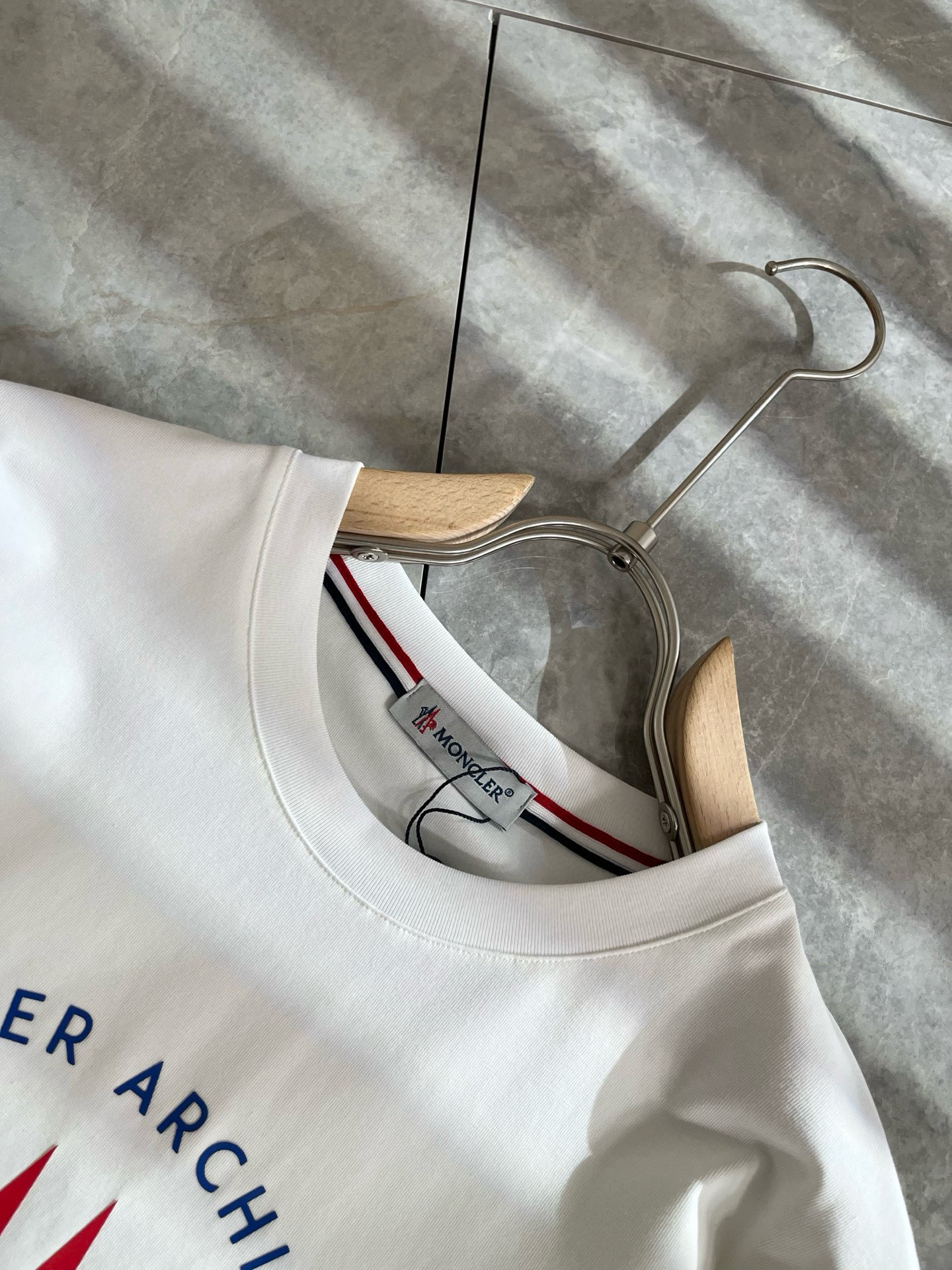   Moncler蒙家 2025春夏最新男女同款👫贸易订单短袖T恤，全品相！！网红款！采用logo图案压