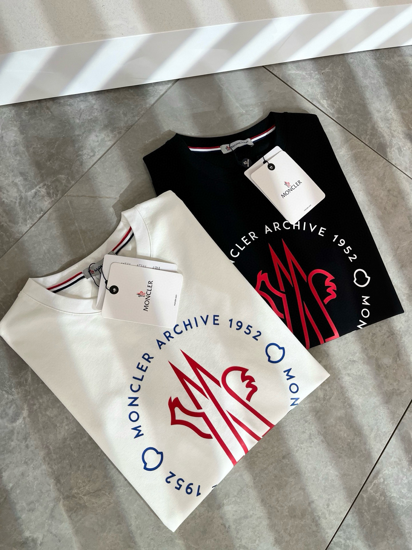   Moncler蒙家 2025春夏最新男女同款👫贸易订单短袖T恤，全品相！！网红款！采用logo图案压