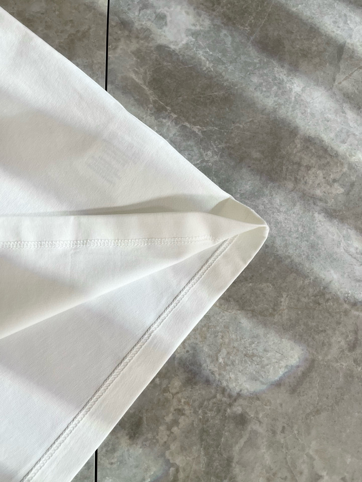   Moncler蒙家 2025春夏最新男女同款👫贸易订单短袖T恤，全品相！！网红款！采用logo图案压