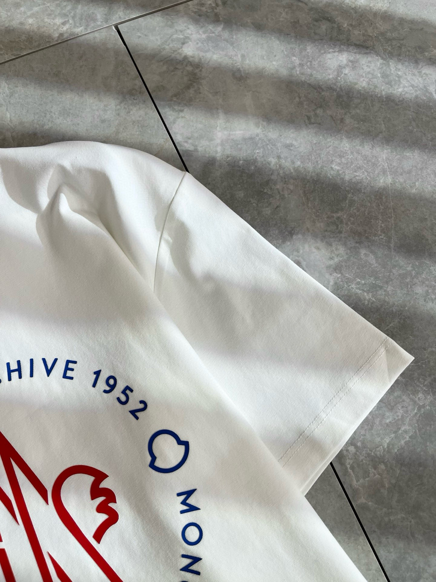   Moncler蒙家 2025春夏最新男女同款👫贸易订单短袖T恤，全品相！！网红款！采用logo图案压