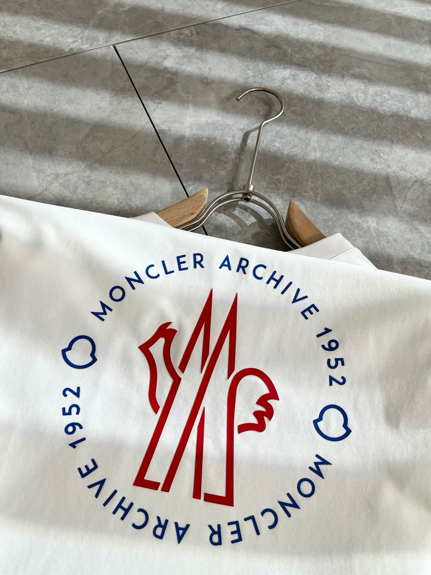   Moncler蒙家 2025春夏最新男女同款👫贸易订单短袖T恤，全品相！！网红款！采用logo图案压