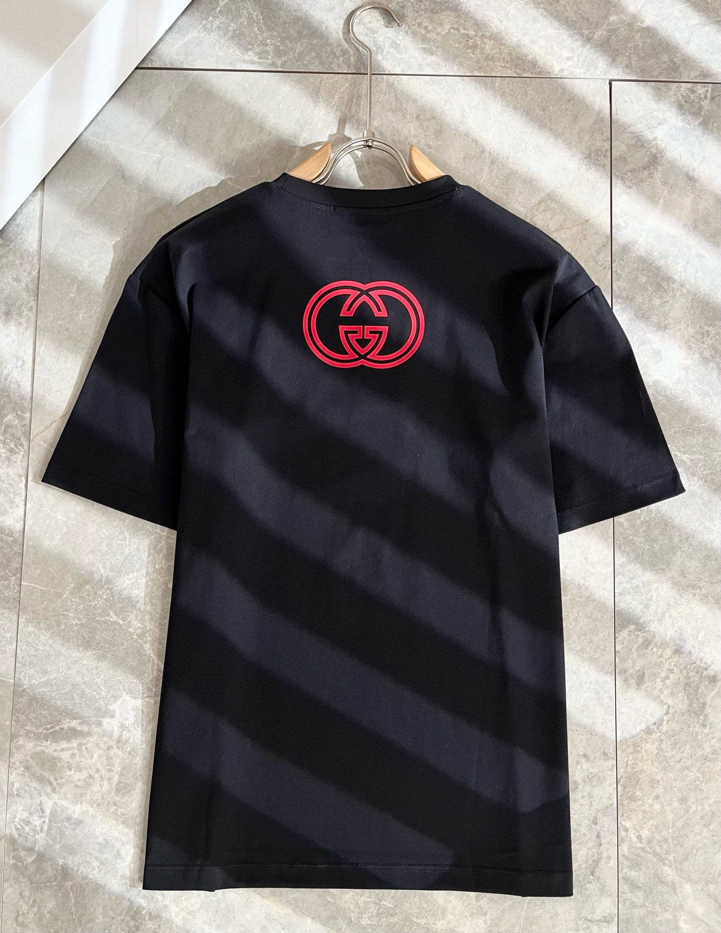    Gucc*古家 2025春夏新款男女同情侣款👫休闲宽松棉质圆领短袖T恤衫！贸易公司渠道稀出，同步官