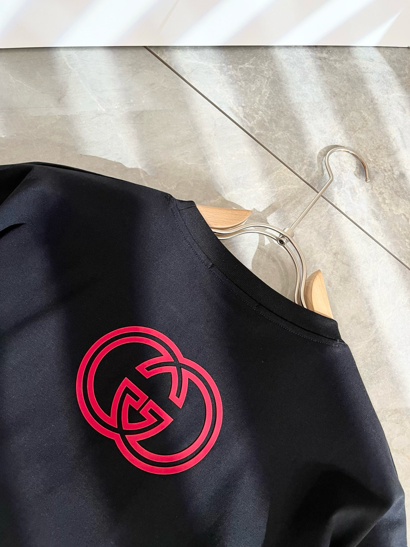    Gucc*古家 2025春夏新款男女同情侣款👫休闲宽松棉质圆领短袖T恤衫！贸易公司渠道稀出，同步官