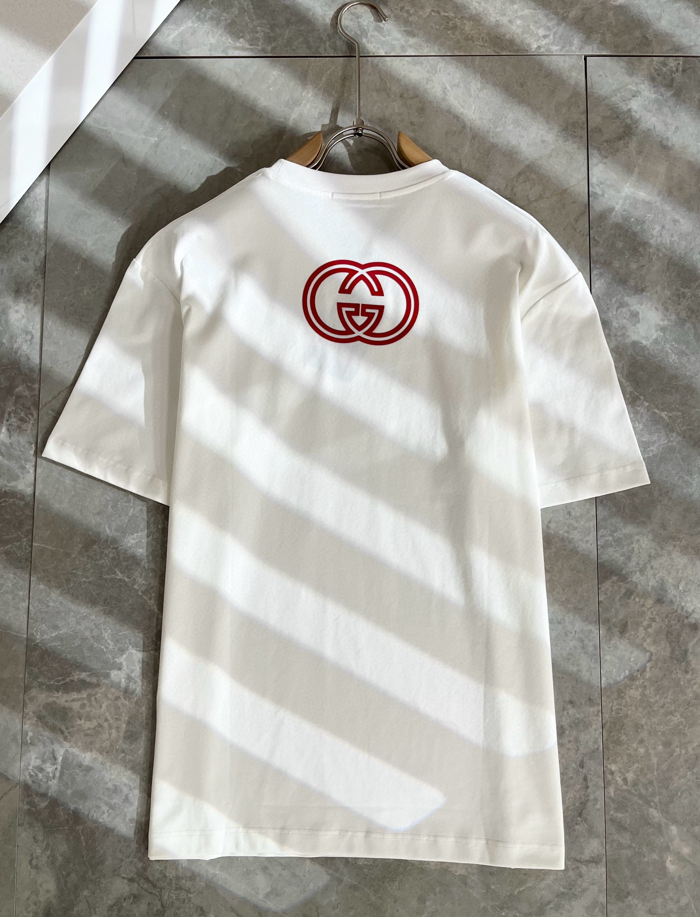    Gucc*古家 2025春夏新款男女同情侣款👫休闲宽松棉质圆领短袖T恤衫！贸易公司渠道稀出，同步官