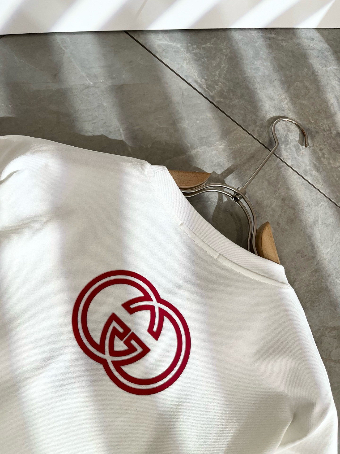    Gucc*古家 2025春夏新款男女同情侣款👫休闲宽松棉质圆领短袖T恤衫！贸易公司渠道稀出，同步官