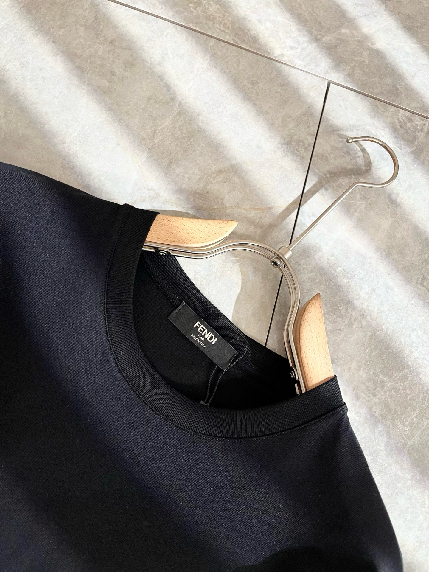 FEN*I 芬*迪2025春夏新款FD家族FF男女同款👫短袖T恤，男女同款👫百搭极简短袖。意大利原厂订单