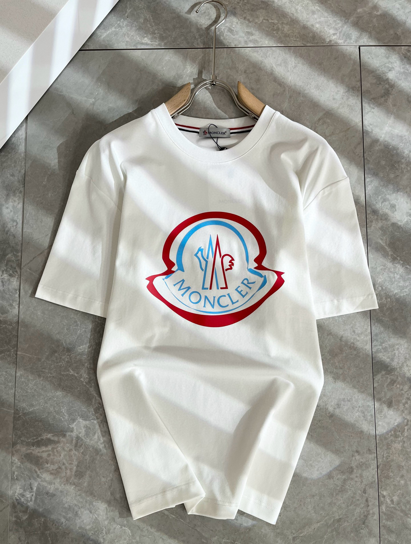   Moncler蒙家 2025春夏最新男女同款👫贸易订单短袖T恤，全品相！！网红款！采用logo图案压