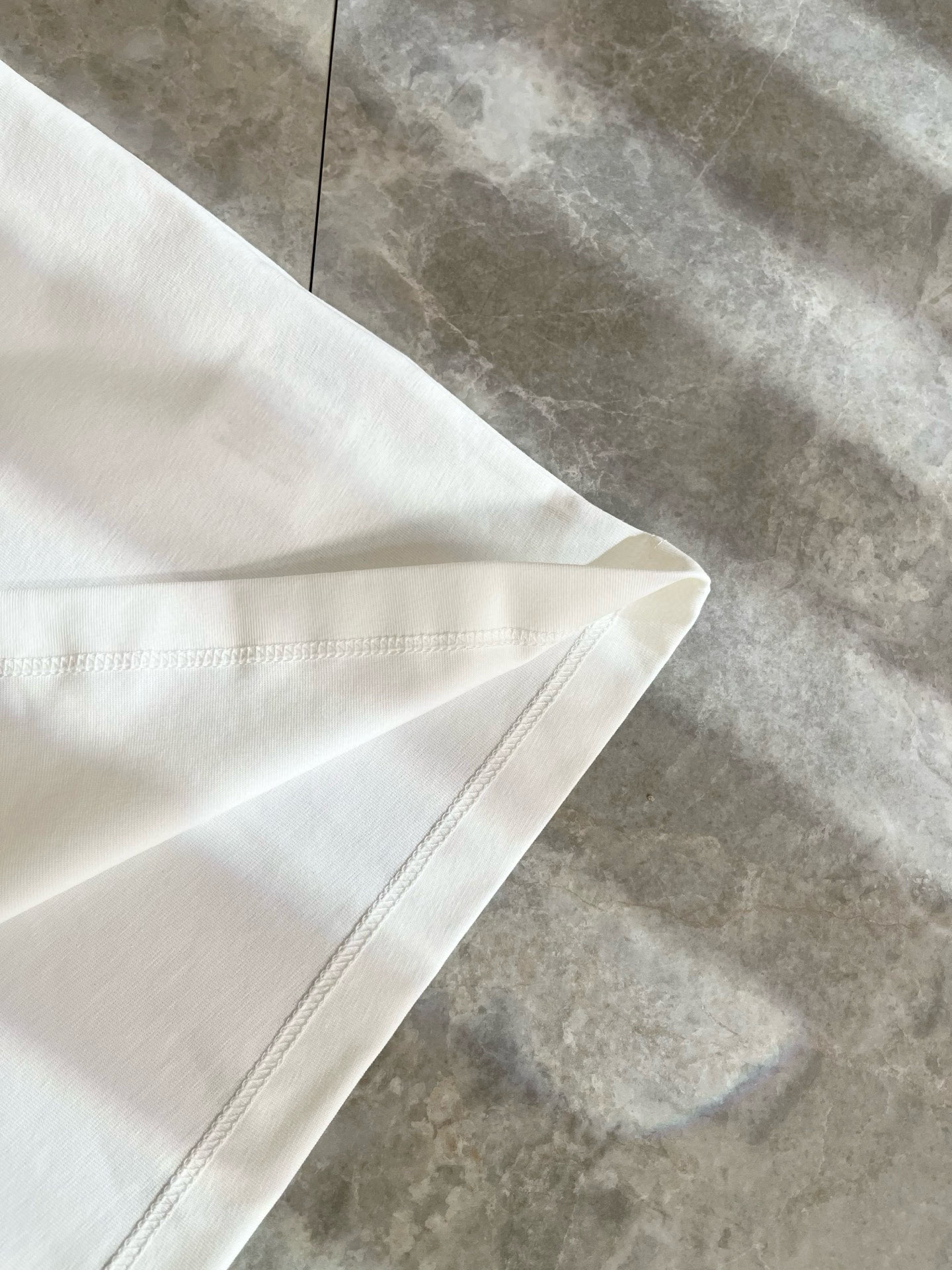   Moncler蒙家 2025春夏最新男女同款👫贸易订单短袖T恤，全品相！！网红款！采用logo图案压