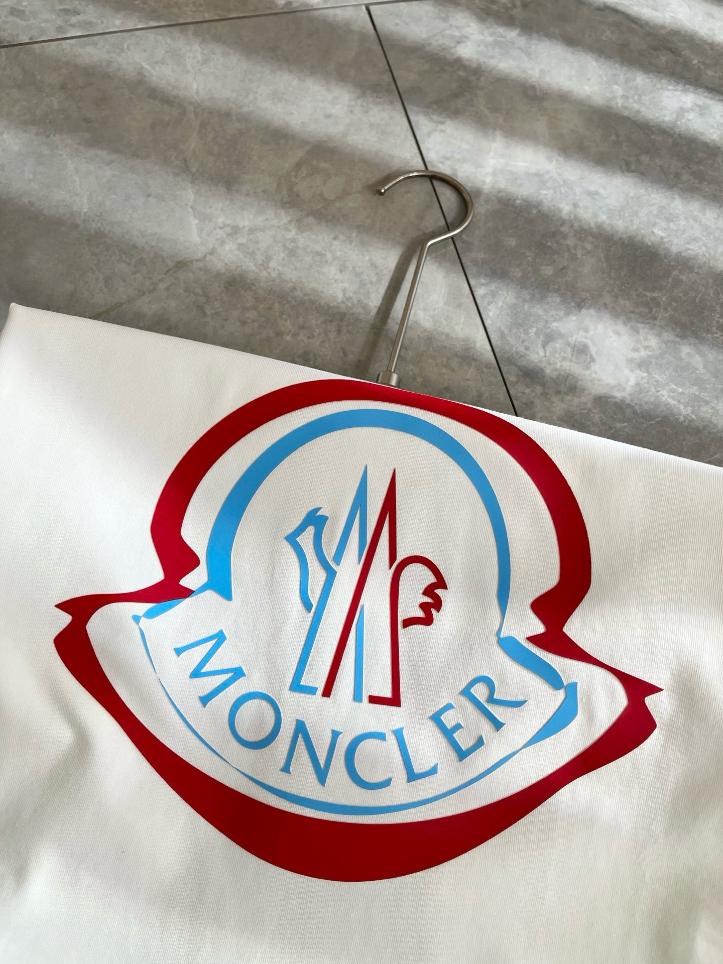   Moncler蒙家 2025春夏最新男女同款👫贸易订单短袖T恤，全品相！！网红款！采用logo图案压