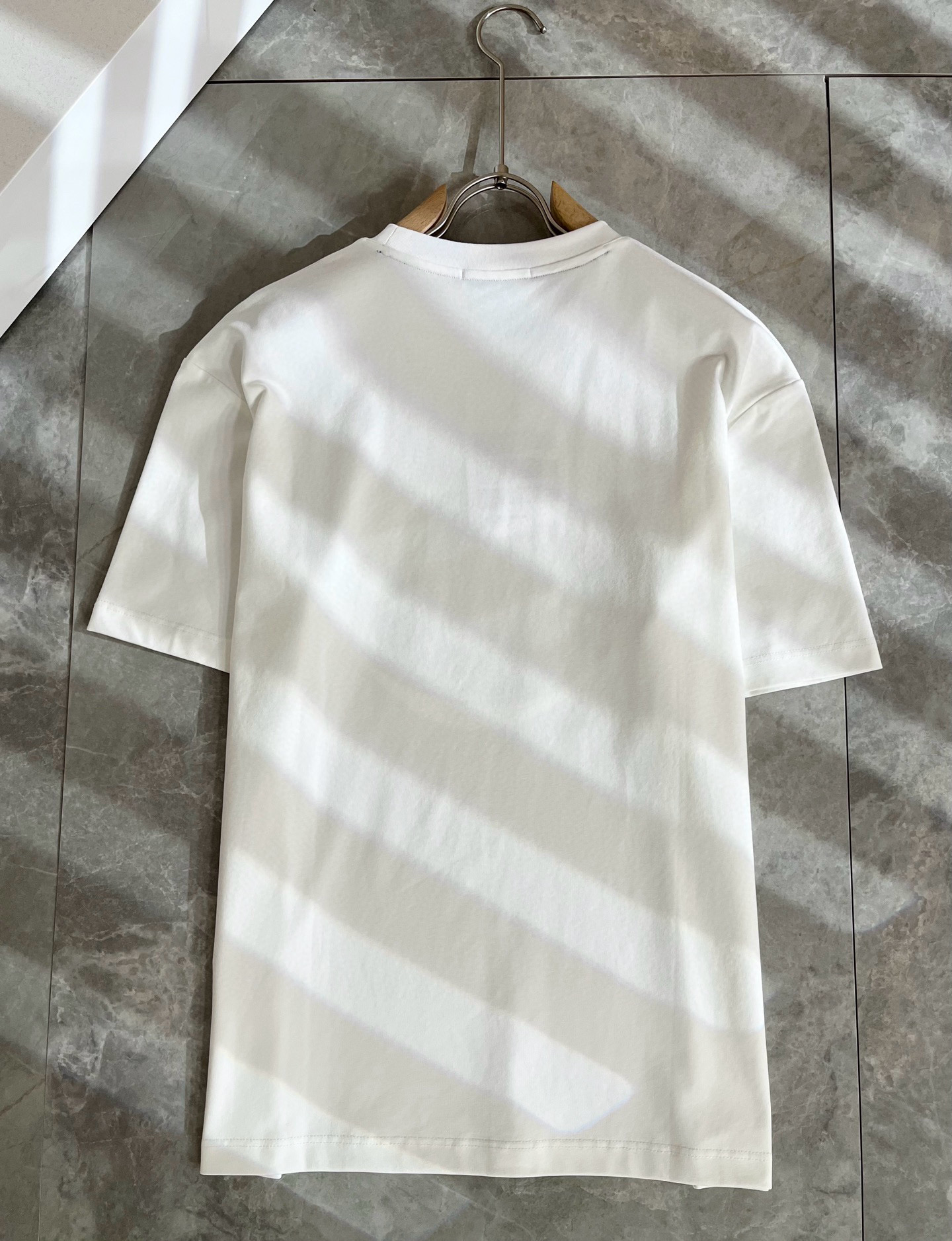   Moncler蒙家 2025春夏最新男女同款👫贸易订单短袖T恤，全品相！！网红款！采用logo图案压