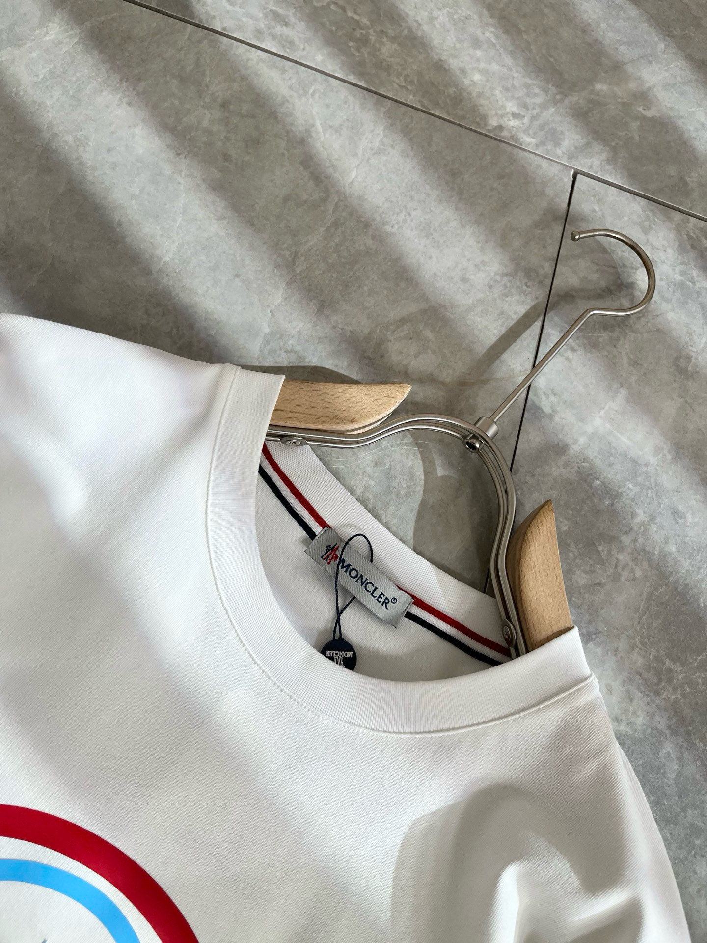   Moncler蒙家 2025春夏最新男女同款👫贸易订单短袖T恤，全品相！！网红款！采用logo图案压