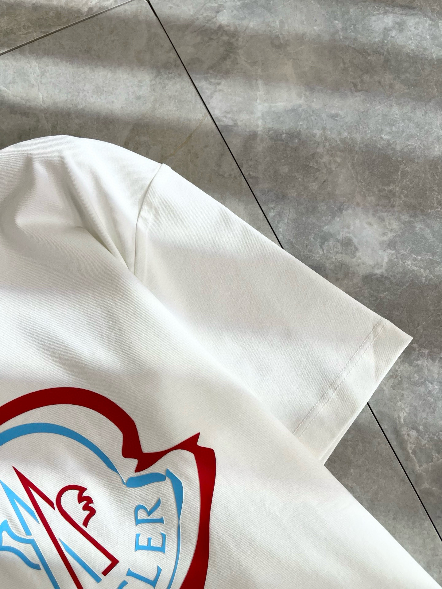   Moncler蒙家 2025春夏最新男女同款👫贸易订单短袖T恤，全品相！！网红款！采用logo图案压