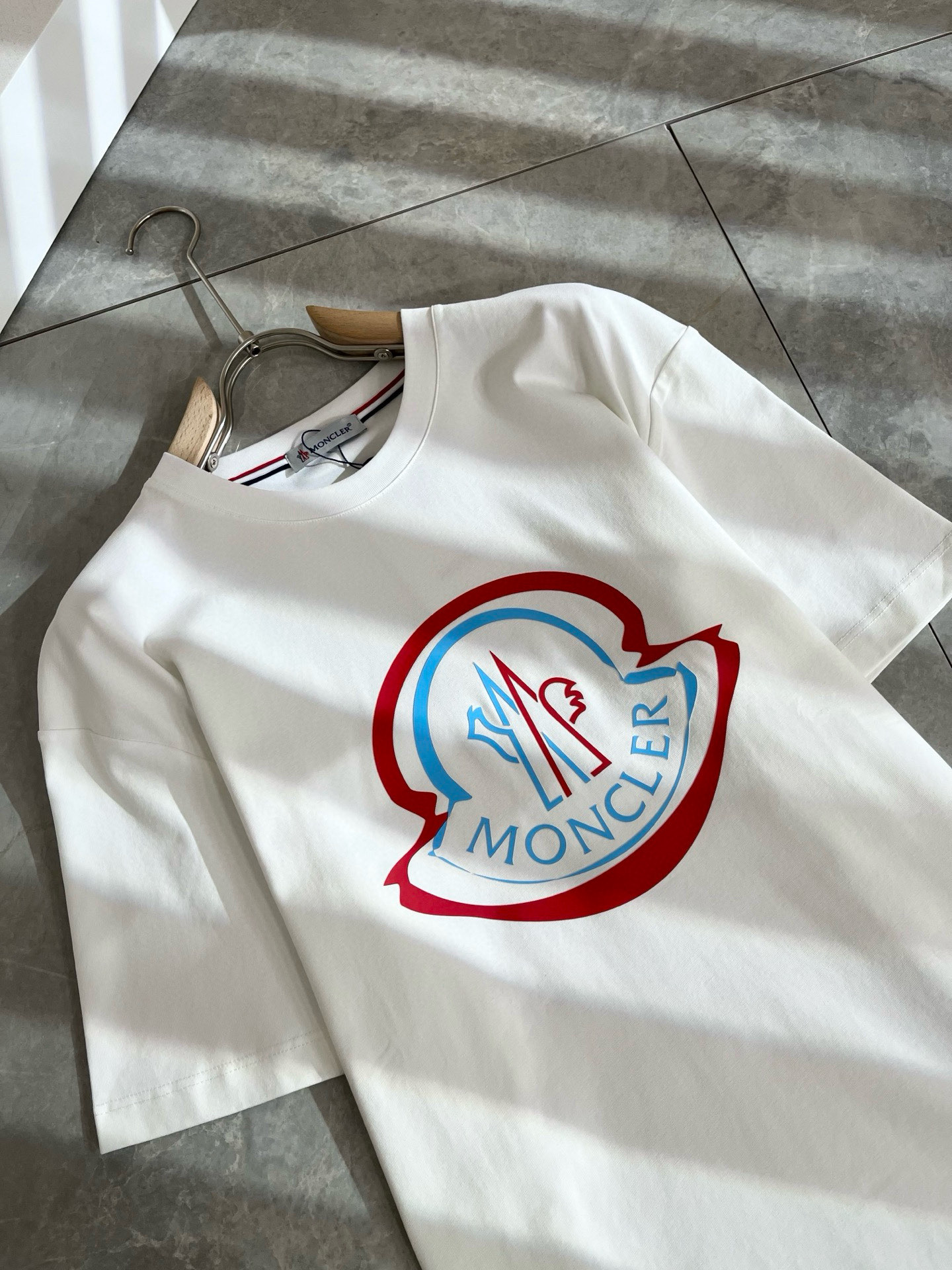   Moncler蒙家 2025春夏最新男女同款👫贸易订单短袖T恤，全品相！！网红款！采用logo图案压