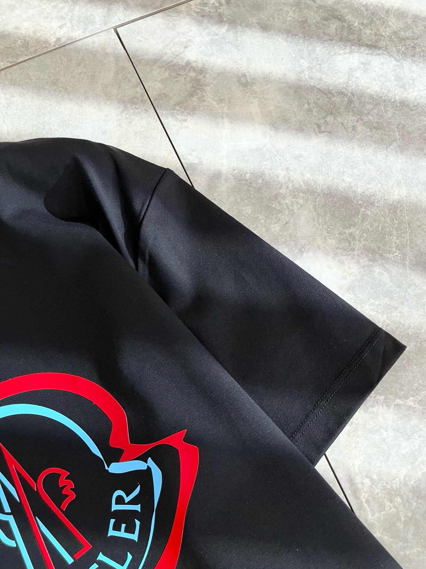   Moncler蒙家 2025春夏最新男女同款👫贸易订单短袖T恤，全品相！！网红款！采用logo图案压