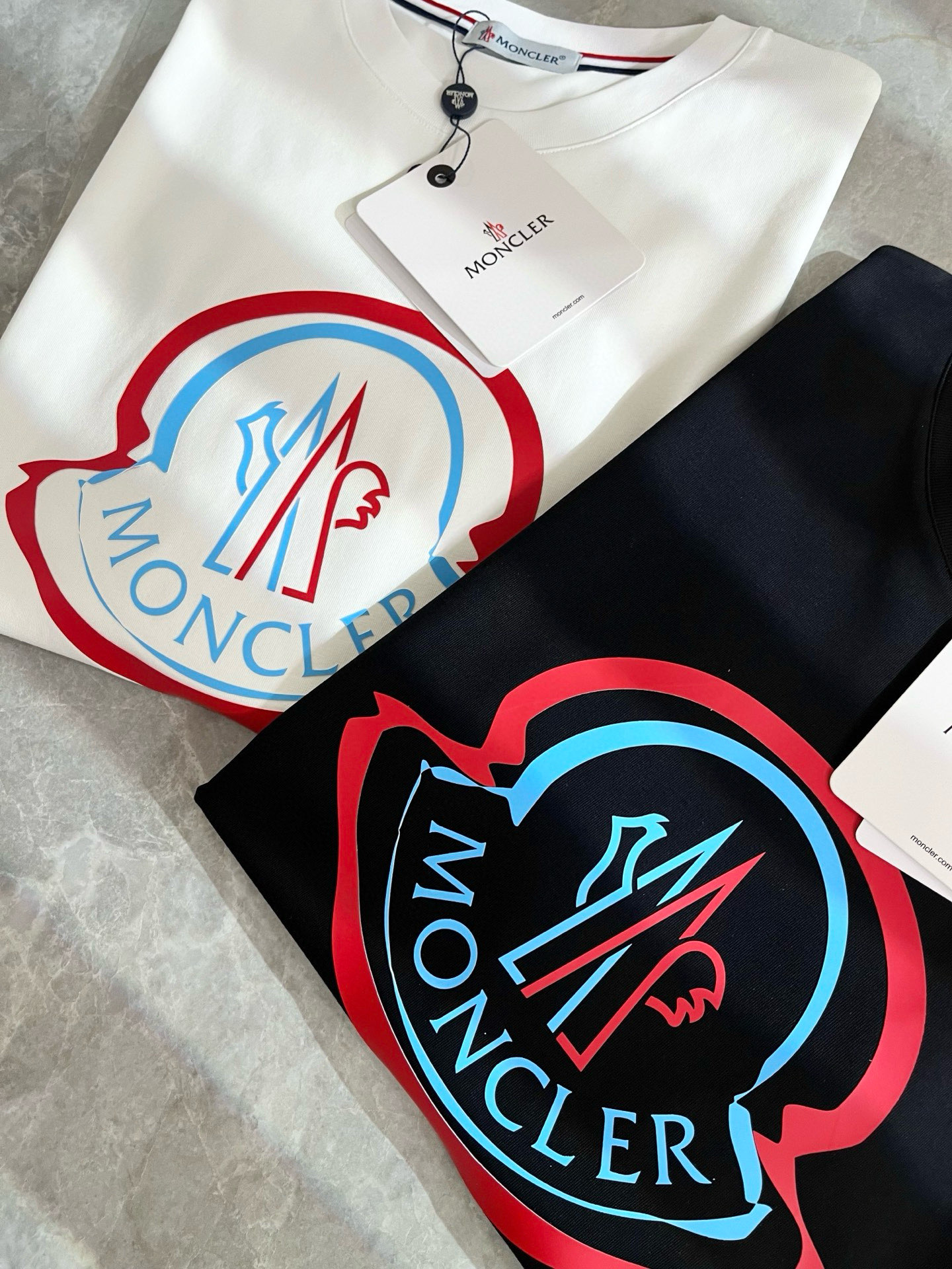   Moncler蒙家 2025春夏最新男女同款👫贸易订单短袖T恤，全品相！！网红款！采用logo图案压