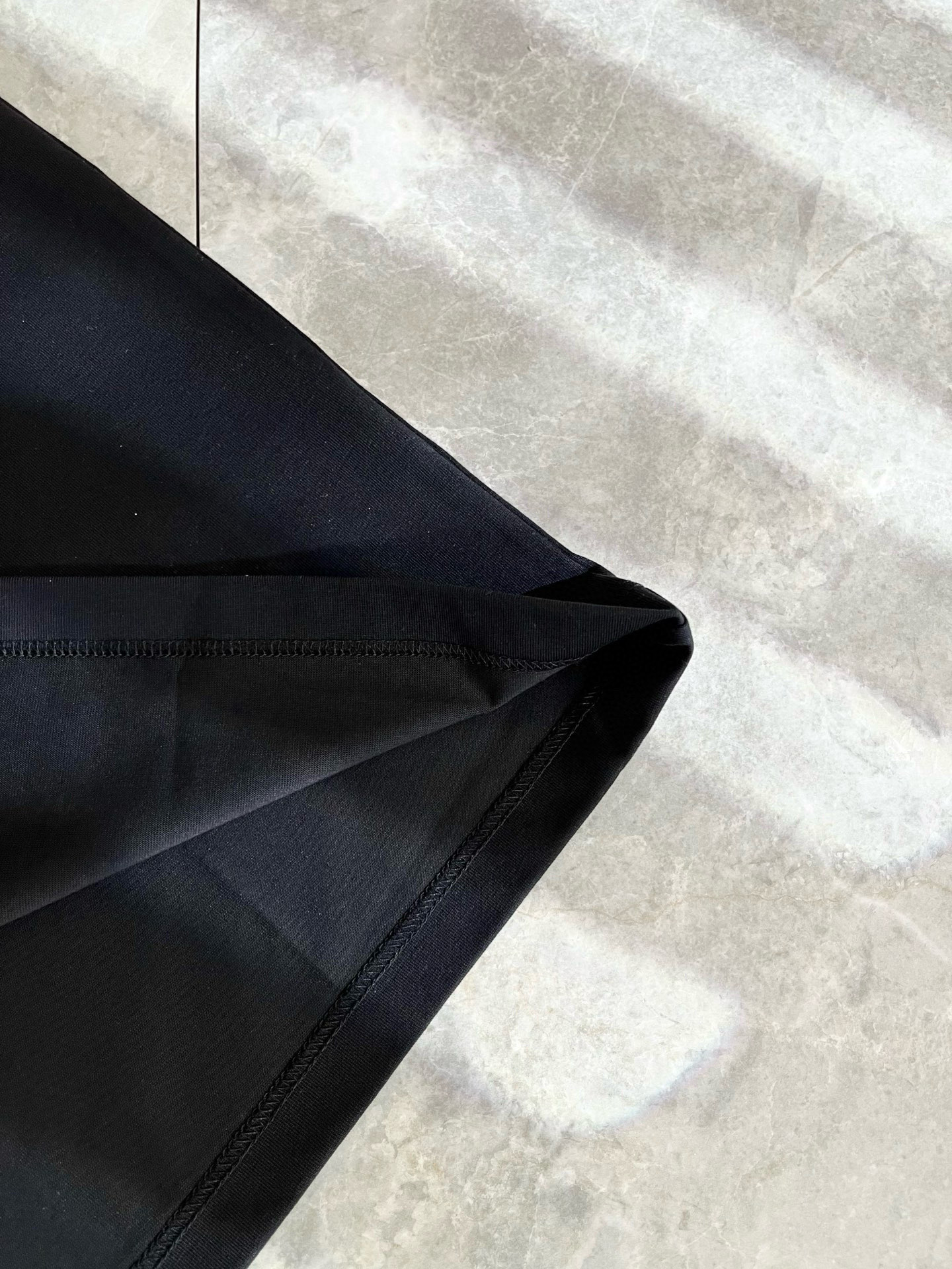   Moncler蒙家 2025春夏最新男女同款👫贸易订单短袖T恤，全品相！！网红款！采用logo图案压