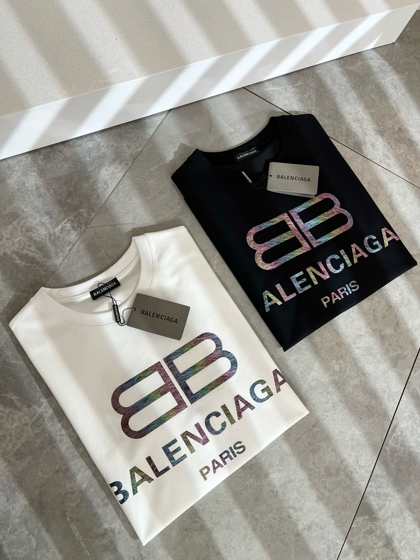 BALENCIA*巴黎*家 2025春夏新款男女同情侣款👫休闲宽松棉质圆领短袖T恤衫！贸易公司渠道稀出，