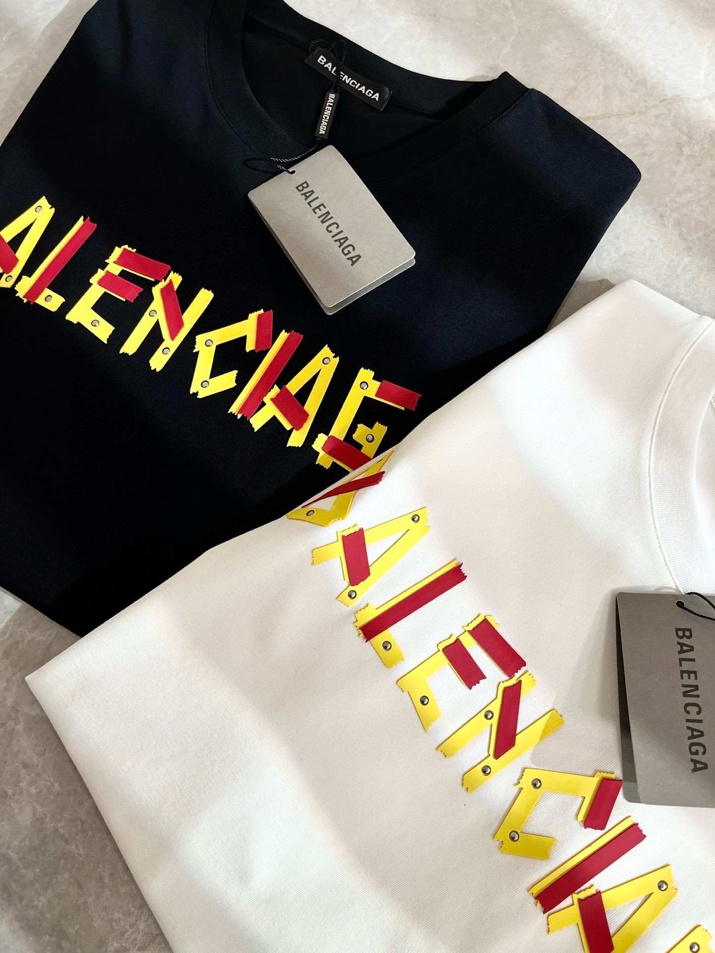    BALENCIA*巴黎*家 2025春夏新款男女同情侣款👫休闲宽松棉质圆领短袖T恤衫！贸易公司渠道