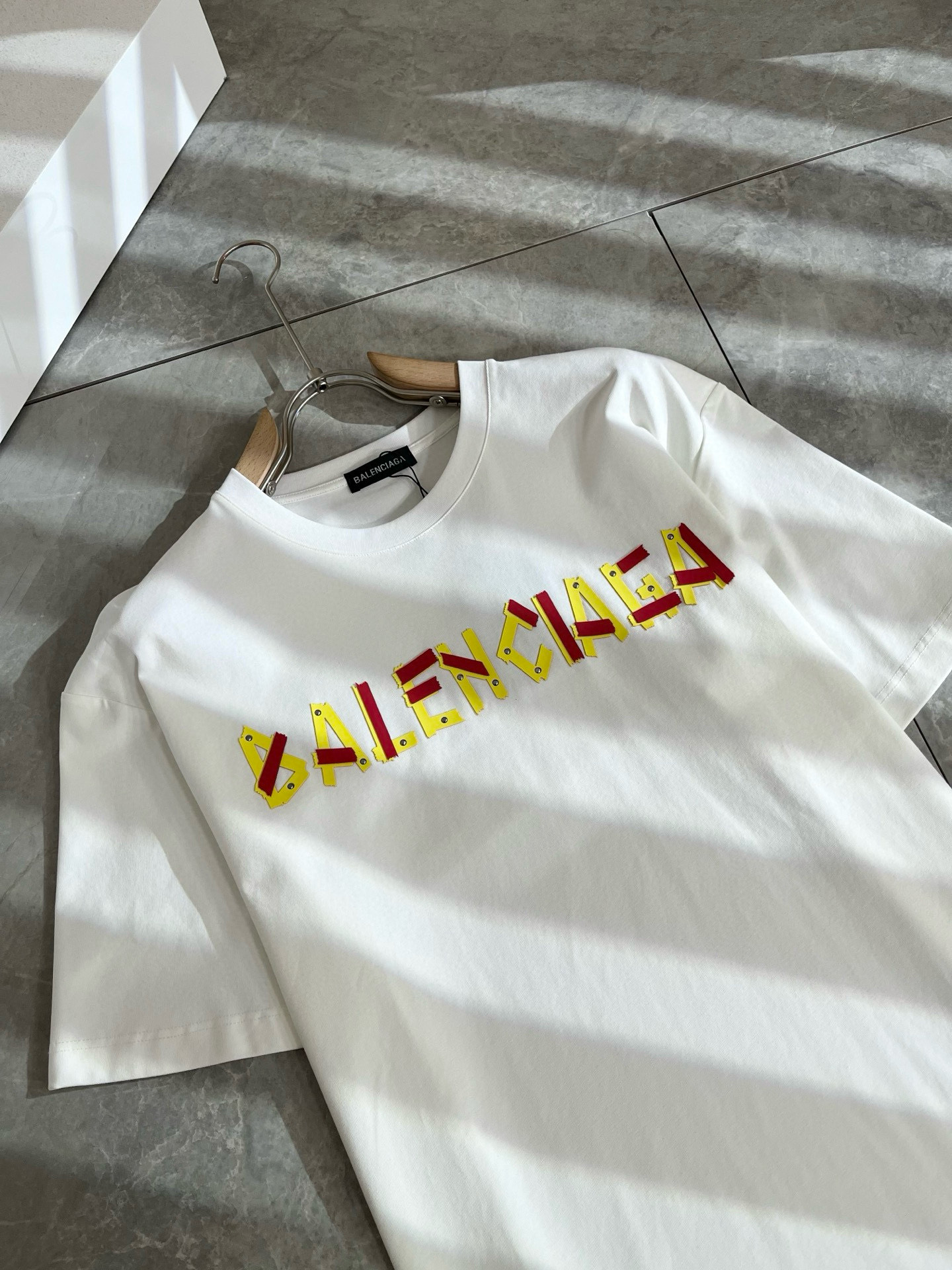    BALENCIA*巴黎*家 2025春夏新款男女同情侣款👫休闲宽松棉质圆领短袖T恤衫！贸易公司渠道