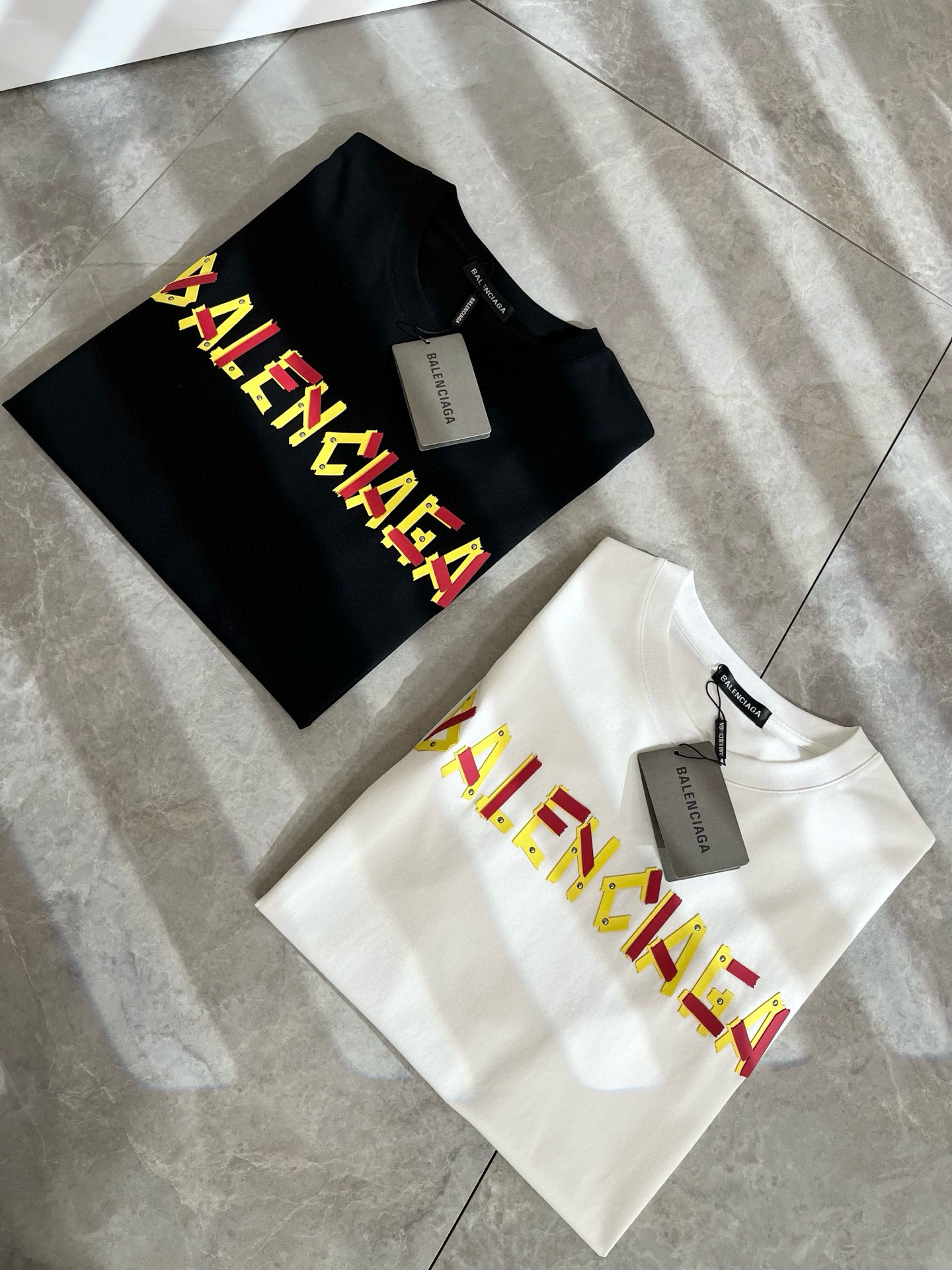    BALENCIA*巴黎*家 2025春夏新款男女同情侣款👫休闲宽松棉质圆领短袖T恤衫！贸易公司渠道