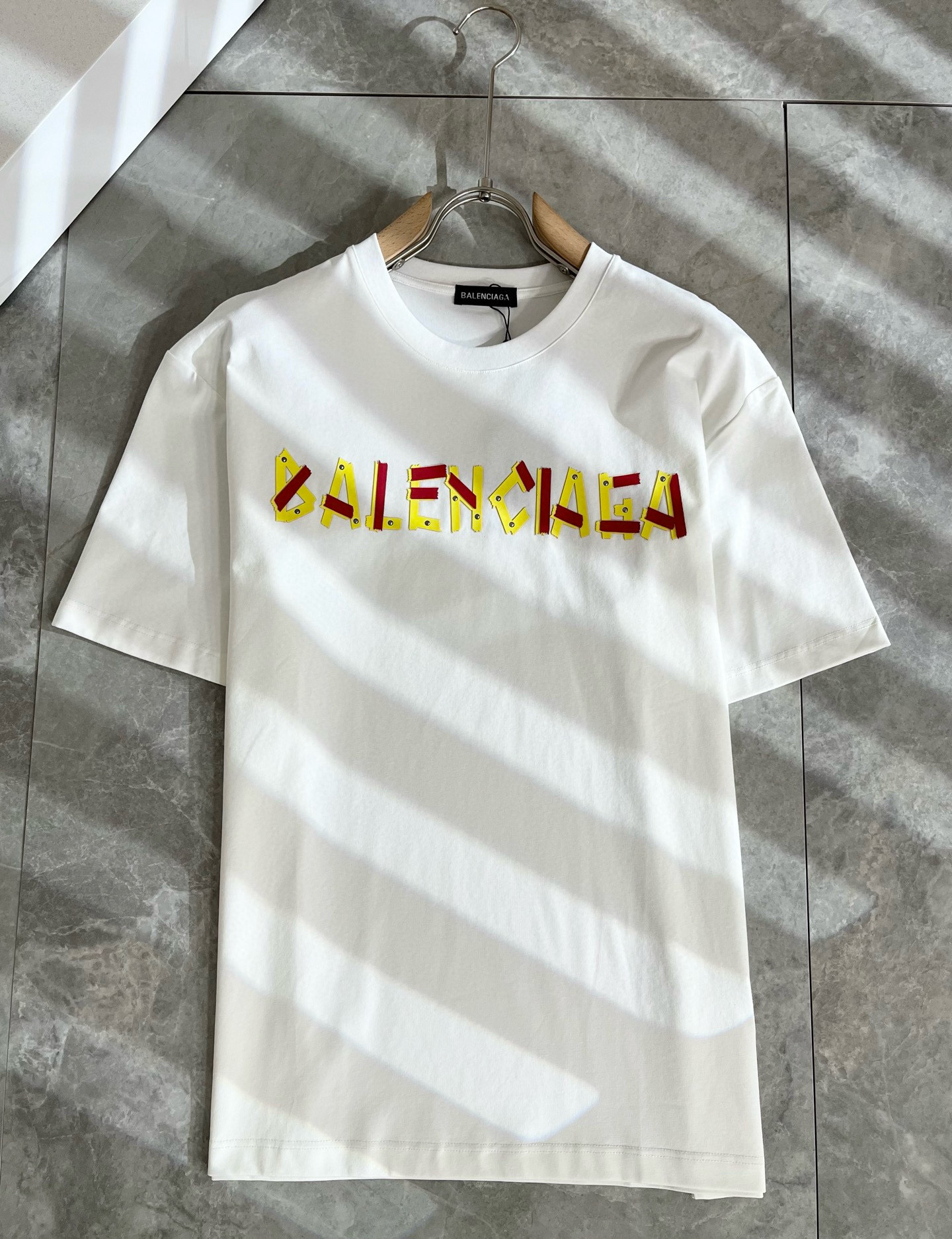    BALENCIA*巴黎*家 2025春夏新款男女同情侣款👫休闲宽松棉质圆领短袖T恤衫！贸易公司渠道