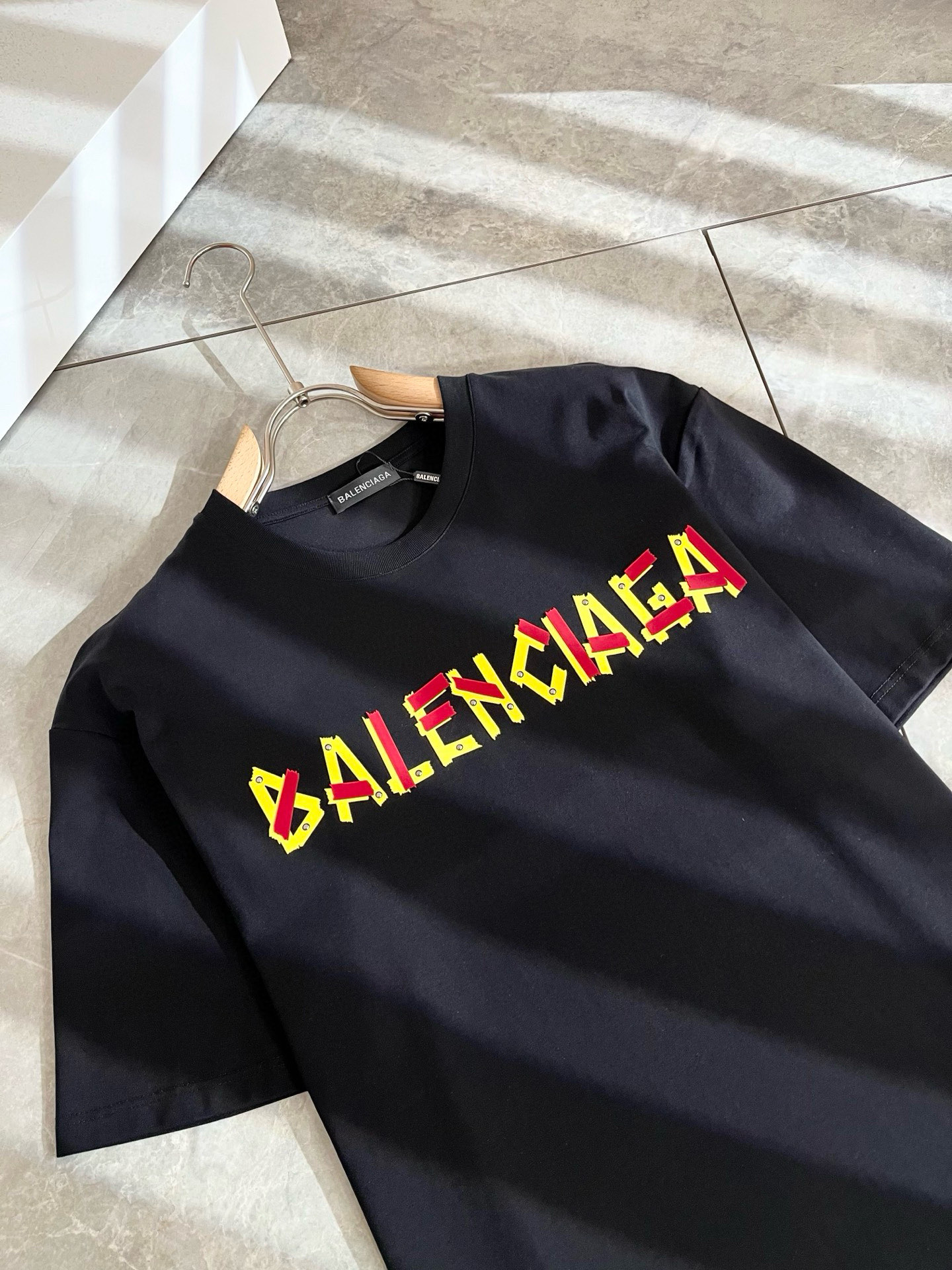    BALENCIA*巴黎*家 2025春夏新款男女同情侣款👫休闲宽松棉质圆领短袖T恤衫！贸易公司渠道