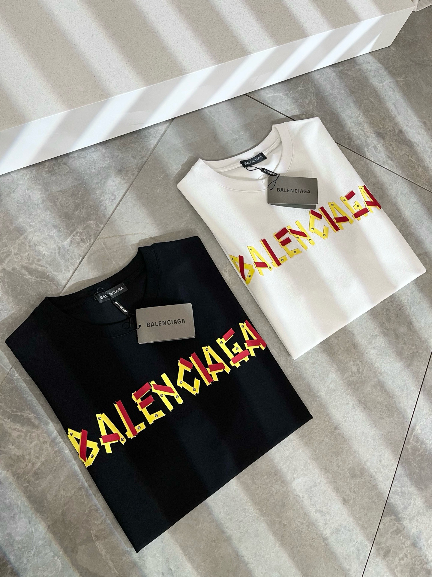    BALENCIA*巴黎*家 2025春夏新款男女同情侣款👫休闲宽松棉质圆领短袖T恤衫！贸易公司渠道