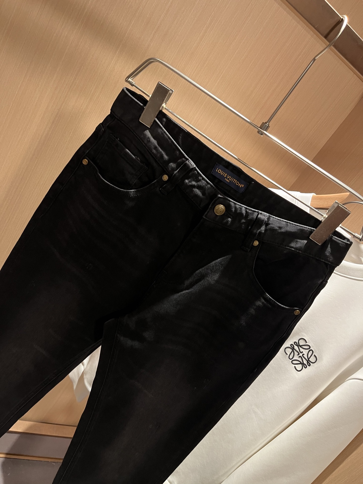   Louis Vuitto*路易*登2025秋冬新款男士经典水洗小直筒牛仔长裤。绝佳的上身性能，百搭之