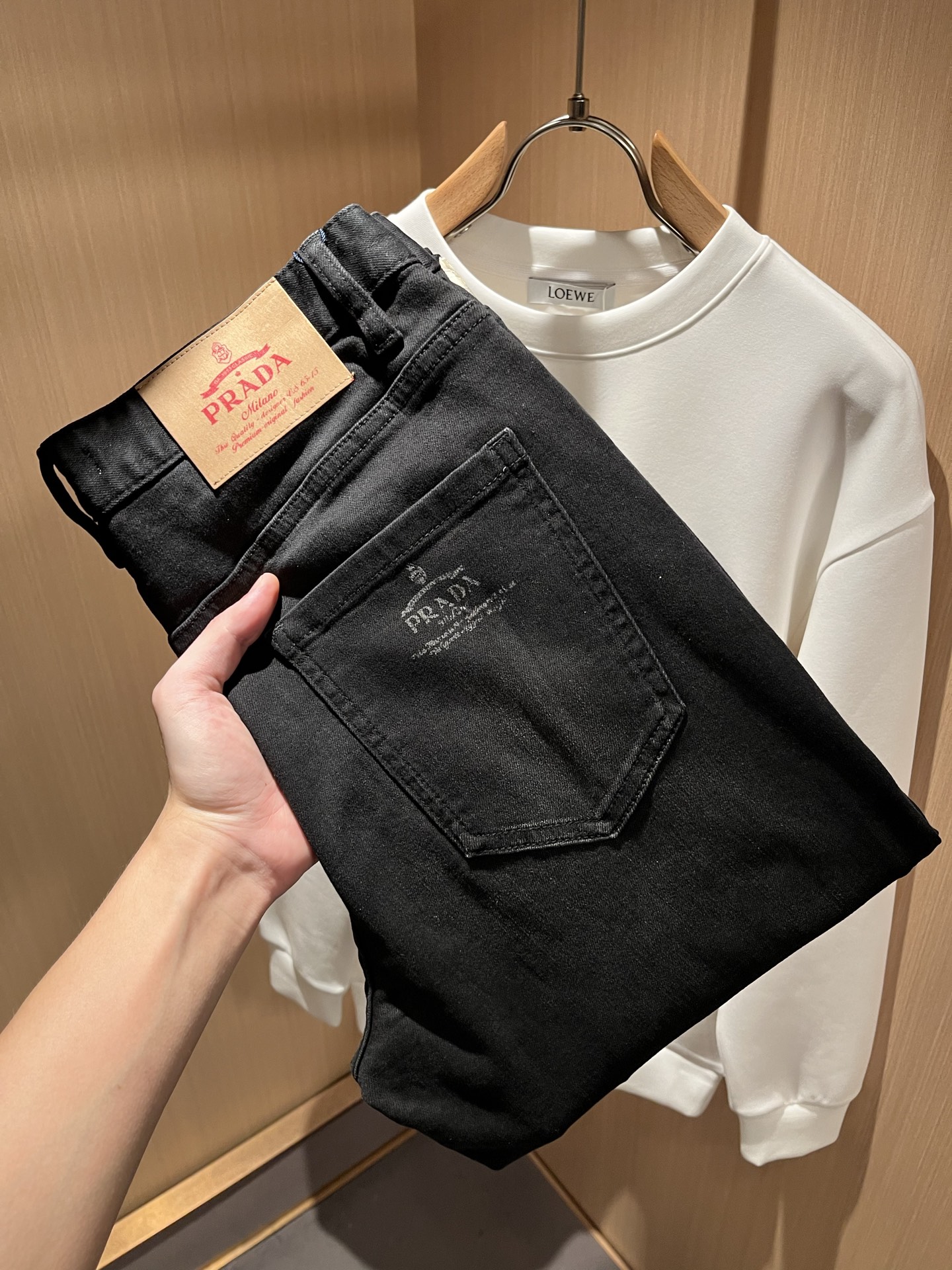   PRA*DA 普拉达 2025秋冬新品发售！牛仔高级百搭实用主义不哗众取宠！港澳台地区限定款！！立体