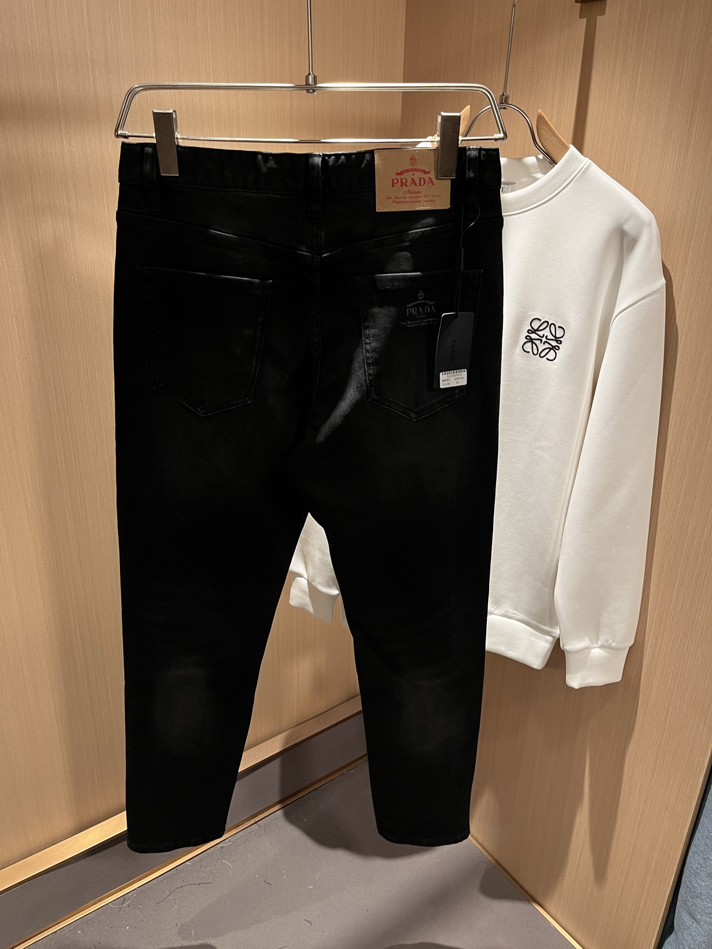   PRA*DA 普拉达 2025秋冬新品发售！牛仔高级百搭实用主义不哗众取宠！港澳台地区限定款！！立体