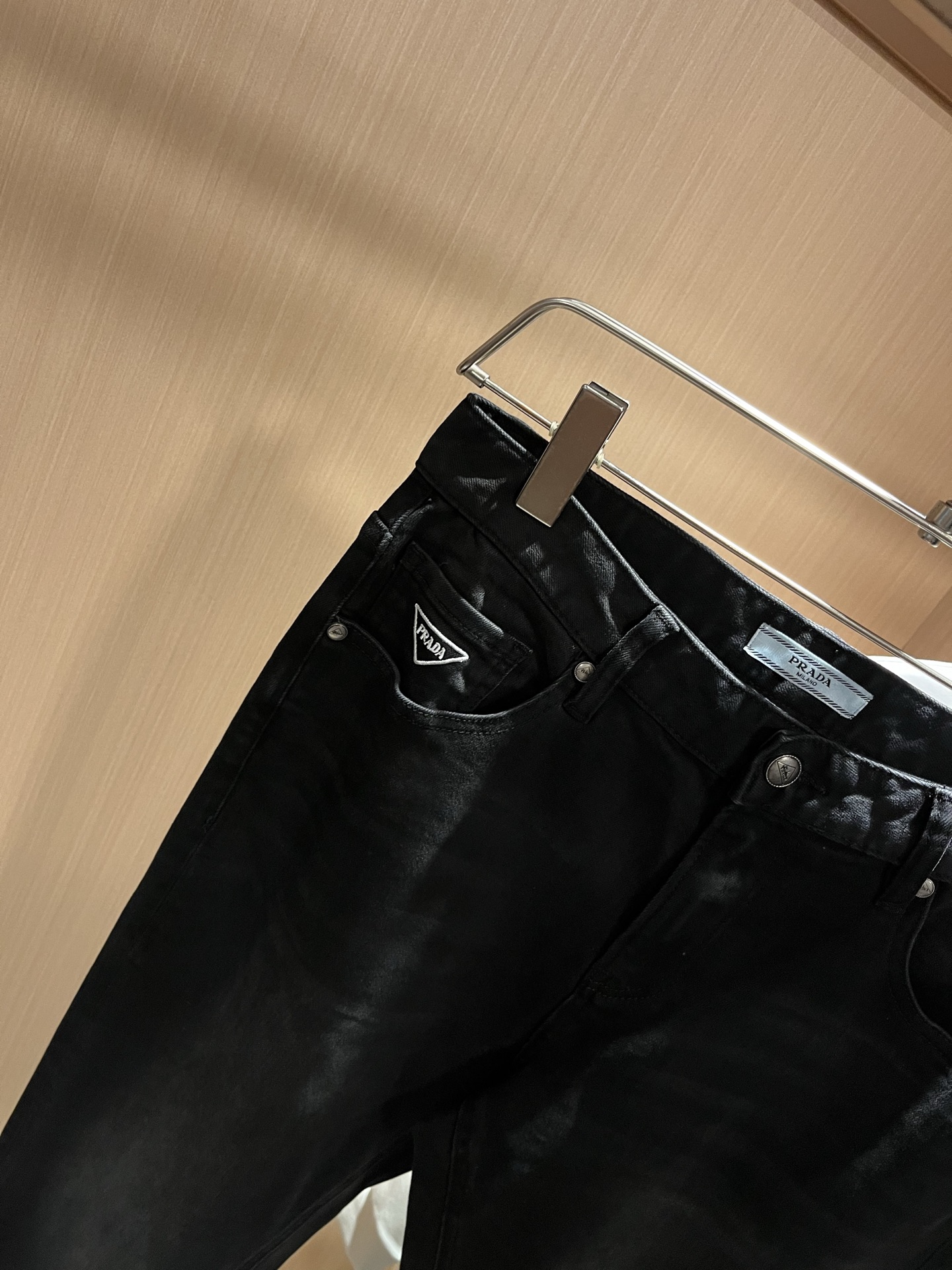   PRA*DA 普拉达 2025秋冬新品发售！牛仔高级百搭实用主义不哗众取宠！港澳台地区限定款！！立体