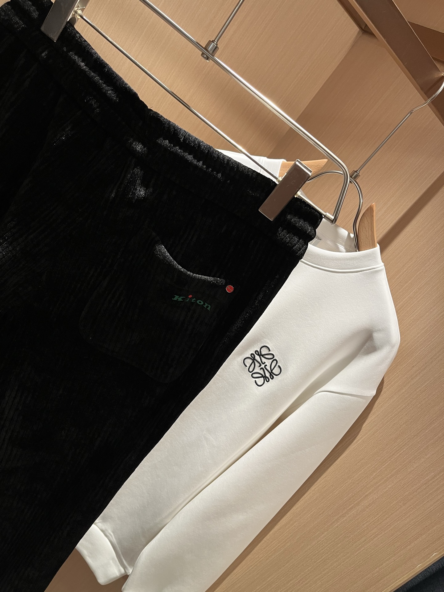  Kiton 2025秋冬新品男士高端休闲百搭休闲裤！对于粉丝来说，这样大气的经典设计足矣一眼种草，是今