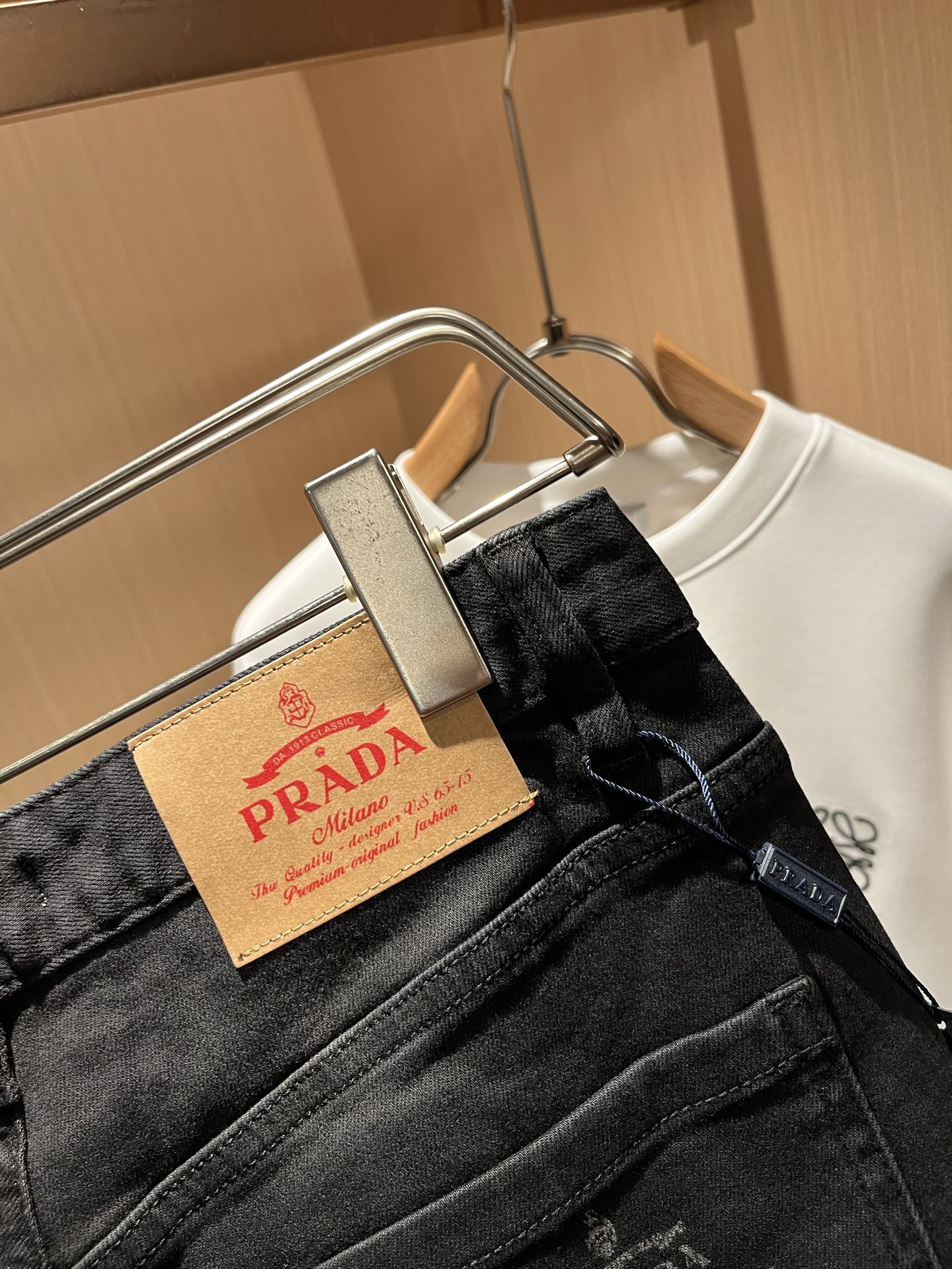   PRA*DA 普拉达 2025秋冬新品发售！牛仔高级百搭实用主义不哗众取宠！港澳台地区限定款！！立体