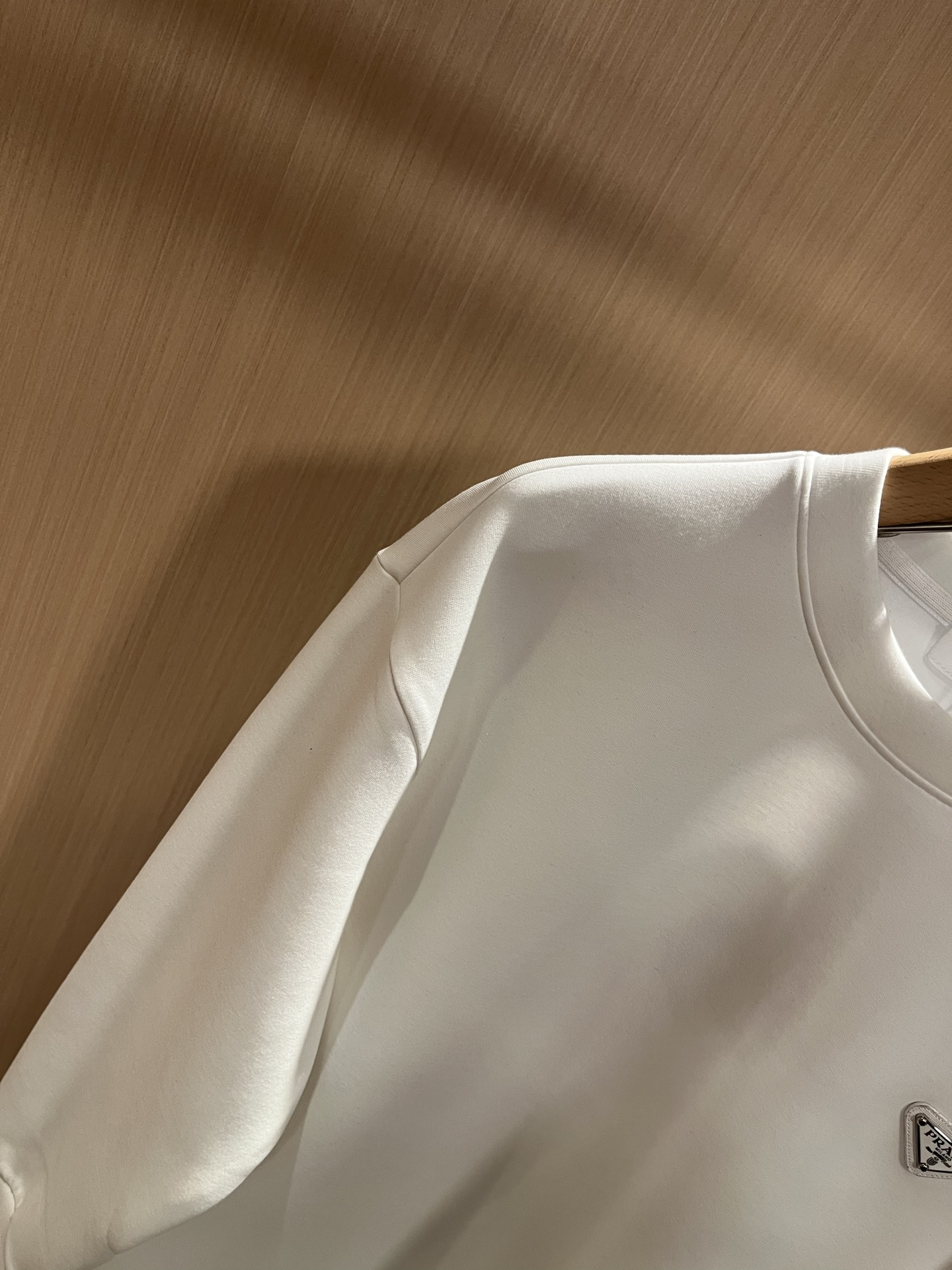  PRAD*A普*达2025秋冬新款男女同款👫长袖卫衣，最新款全网独家首上！！~既经典有时尚百搭，谁不爱