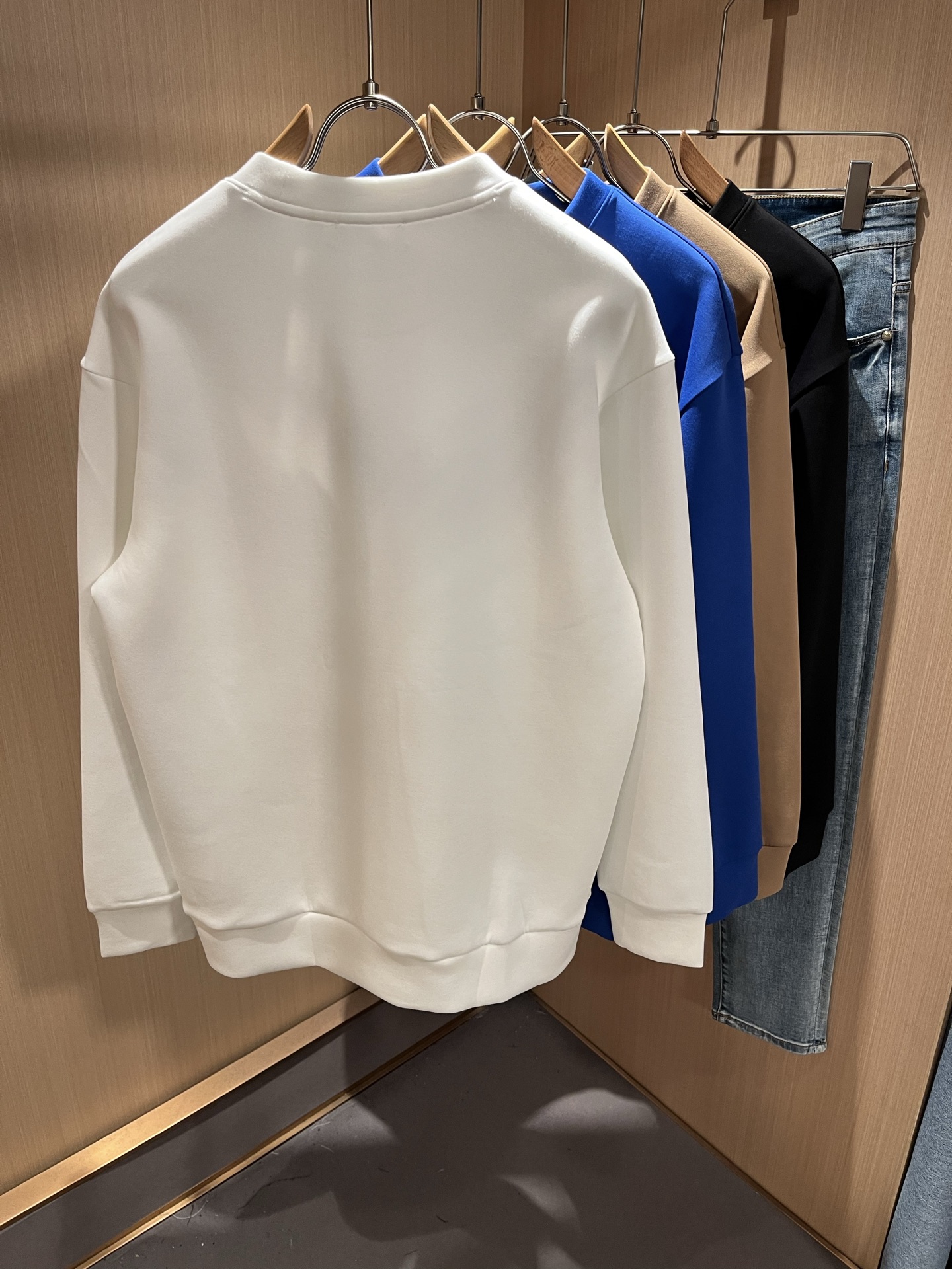  PRAD*A普*达2025秋冬新款男女同款👫长袖卫衣，最新款全网独家首上！！~既经典有时尚百搭，谁不爱