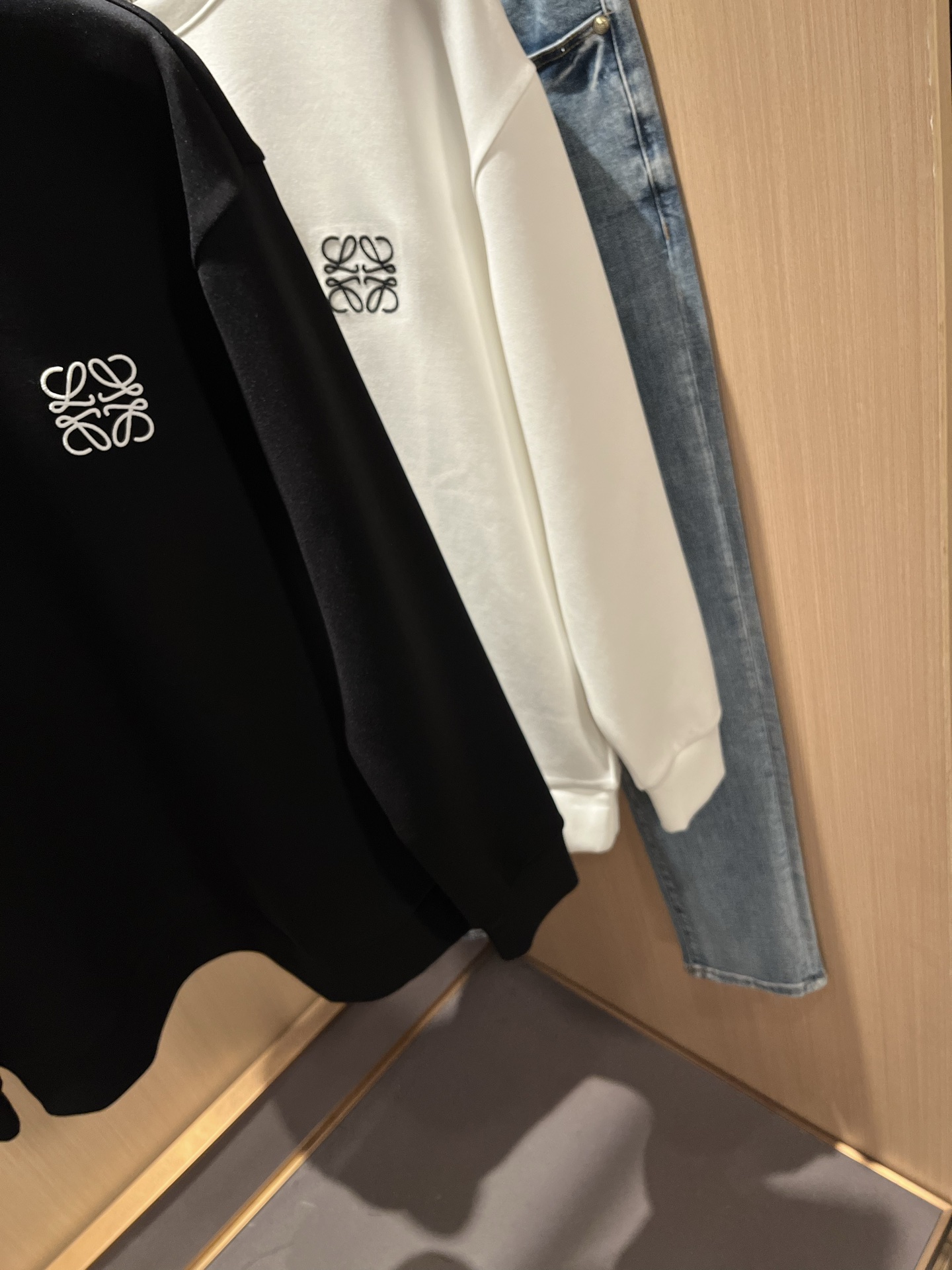  LOE*WE罗*威 2025秋冬男女同款👫长袖卫衣，意大利原厂订单渠道，极具个性高级潮风，标志logo