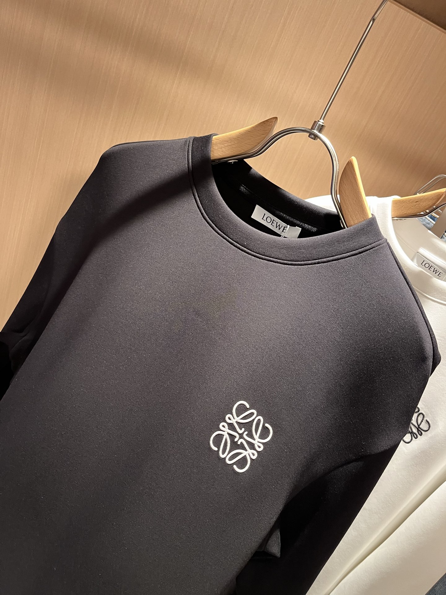  LOE*WE罗*威 2025秋冬男女同款👫长袖卫衣，意大利原厂订单渠道，极具个性高级潮风，标志logo