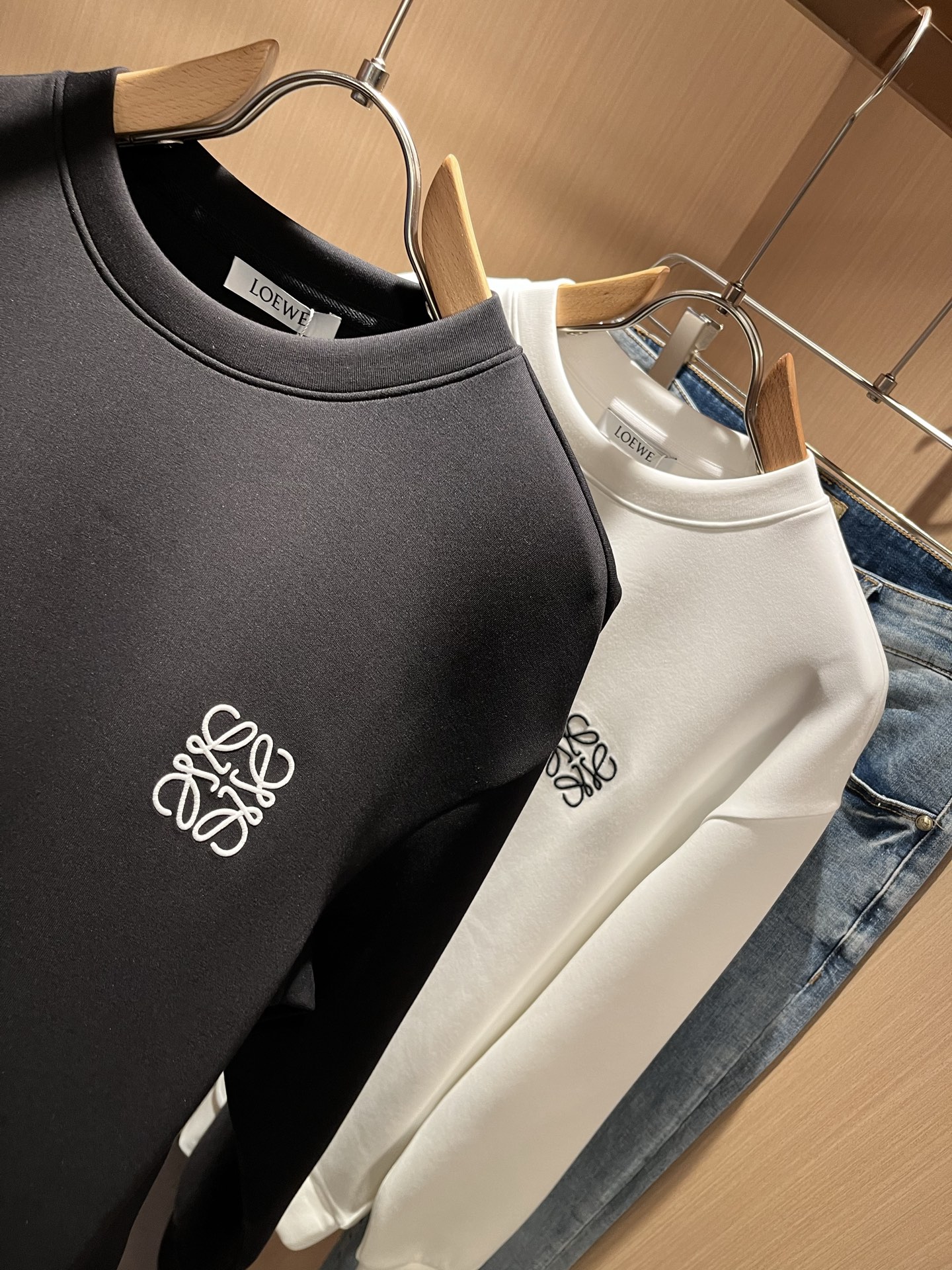  LOE*WE罗*威 2025秋冬男女同款👫长袖卫衣，意大利原厂订单渠道，极具个性高级潮风，标志logo