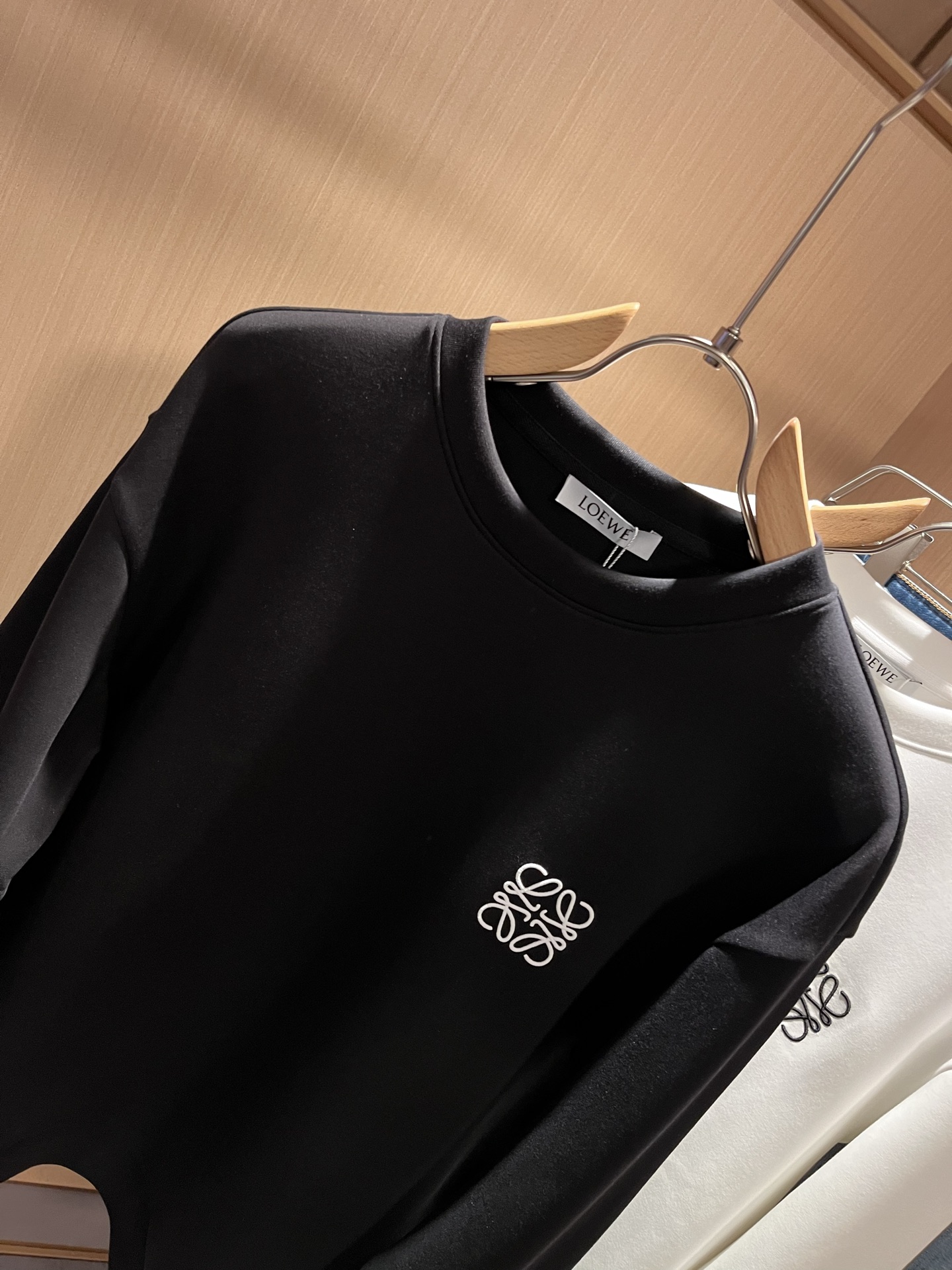  LOE*WE罗*威 2025秋冬男女同款👫长袖卫衣，意大利原厂订单渠道，极具个性高级潮风，标志logo